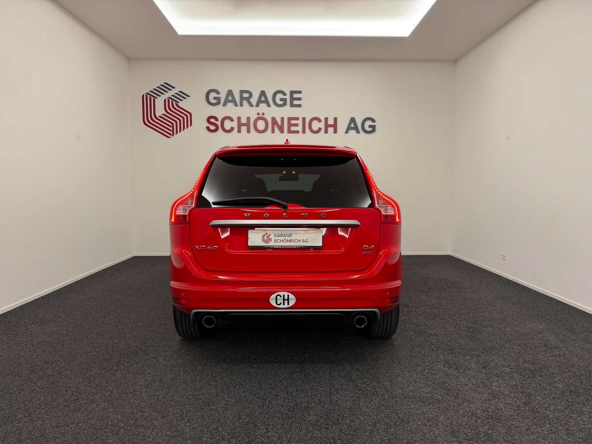 VOLVO XC60 2.4 D4 Momentum R-Design AWD-image-5