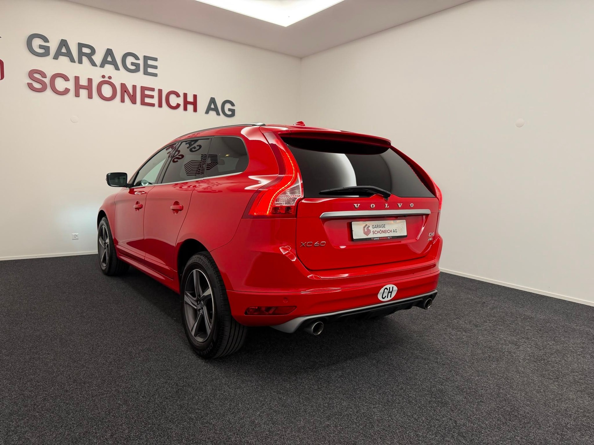 VOLVO XC60 2.4 D4 Momentum R-Design AWD-image-6
