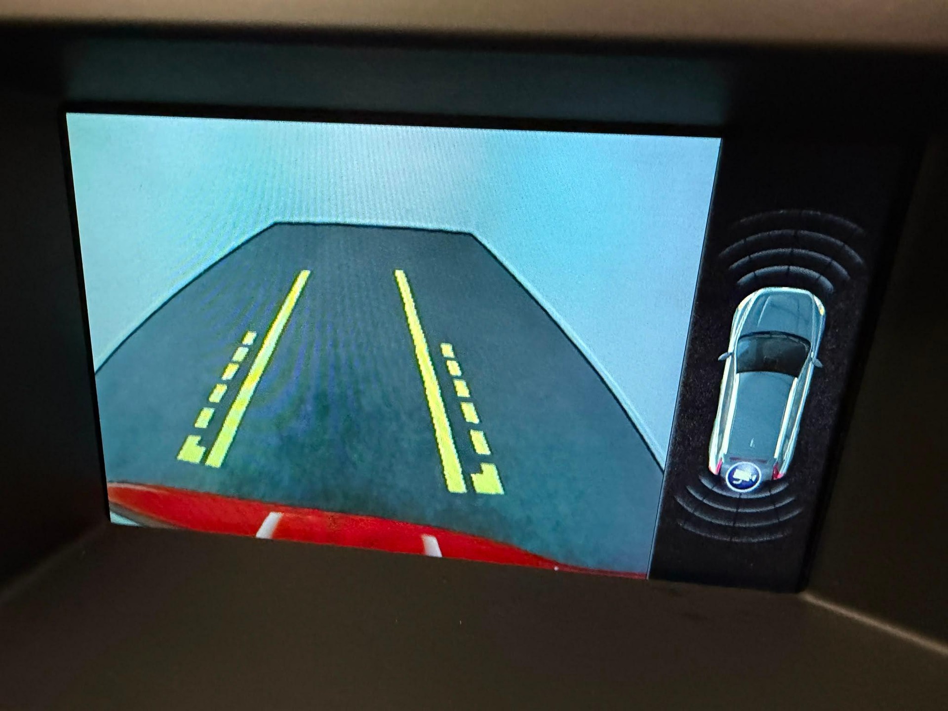 VOLVO XC60 2.4 D4 Momentum R-Design AWD-image-19