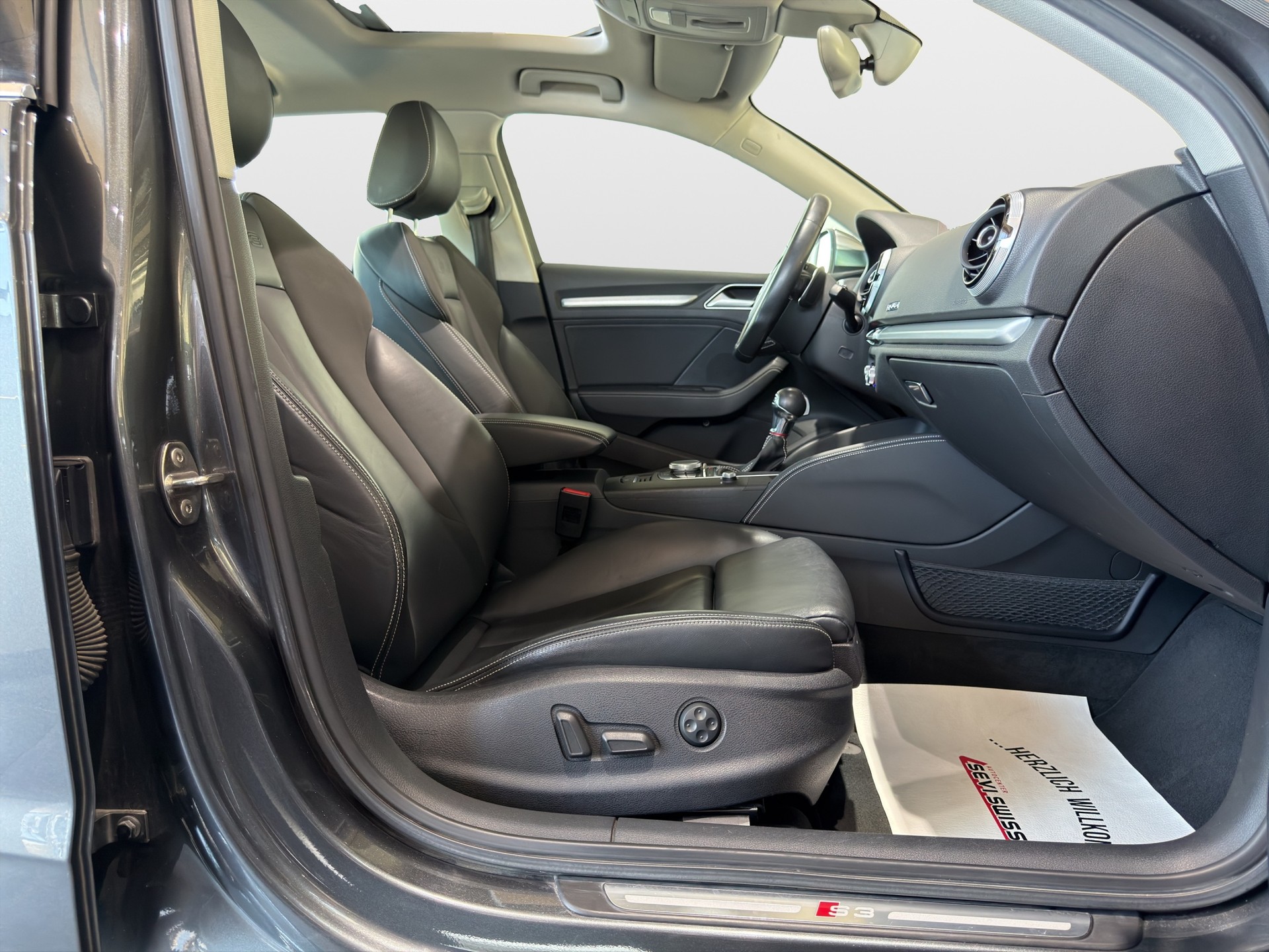 AUDI S3 Sportback 2.0 TFSI quattro S-tronic-image-16