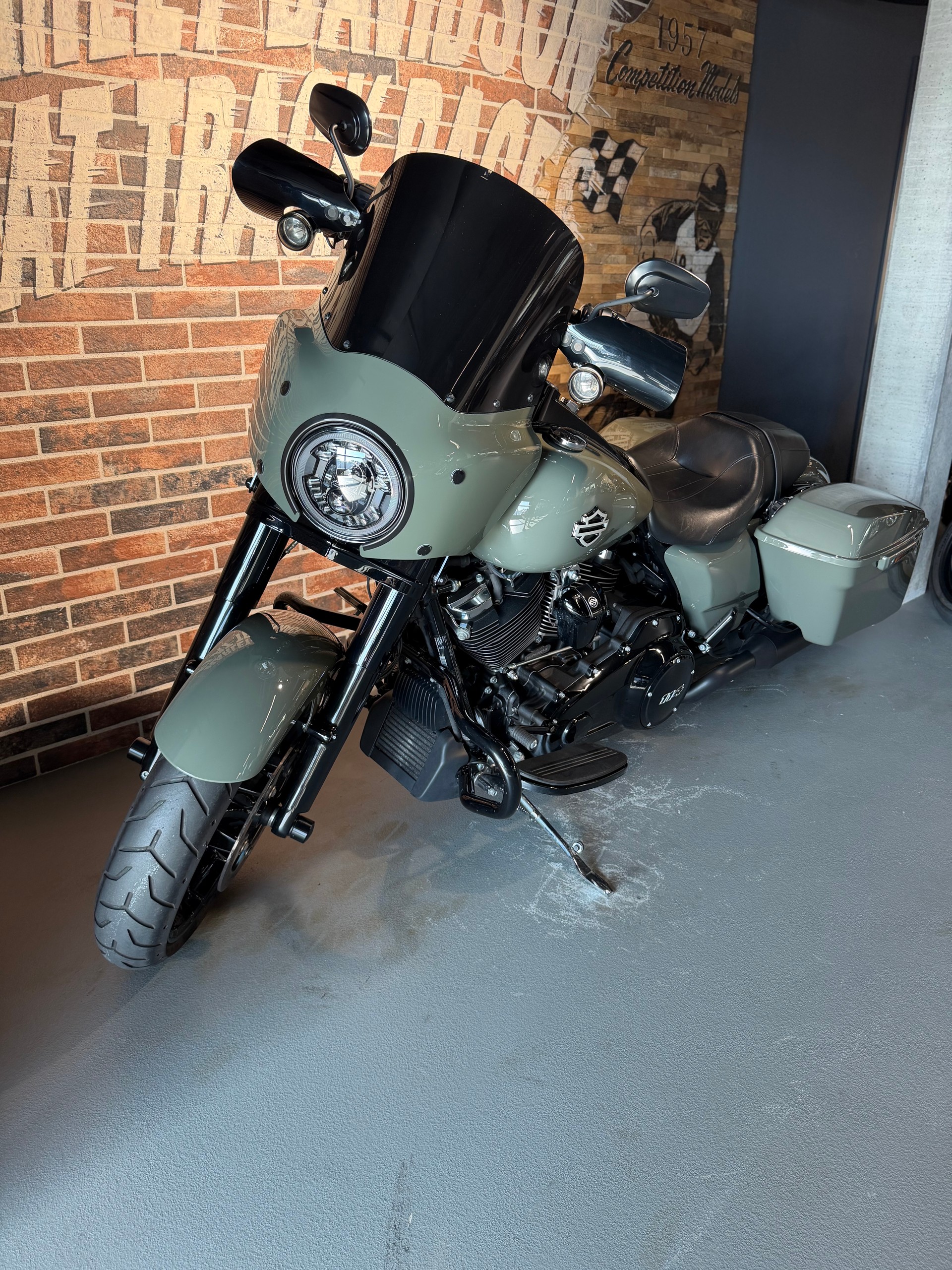 HARLEY-DAVIDSON FLHRXS Road King Special 114-showroom-element-1