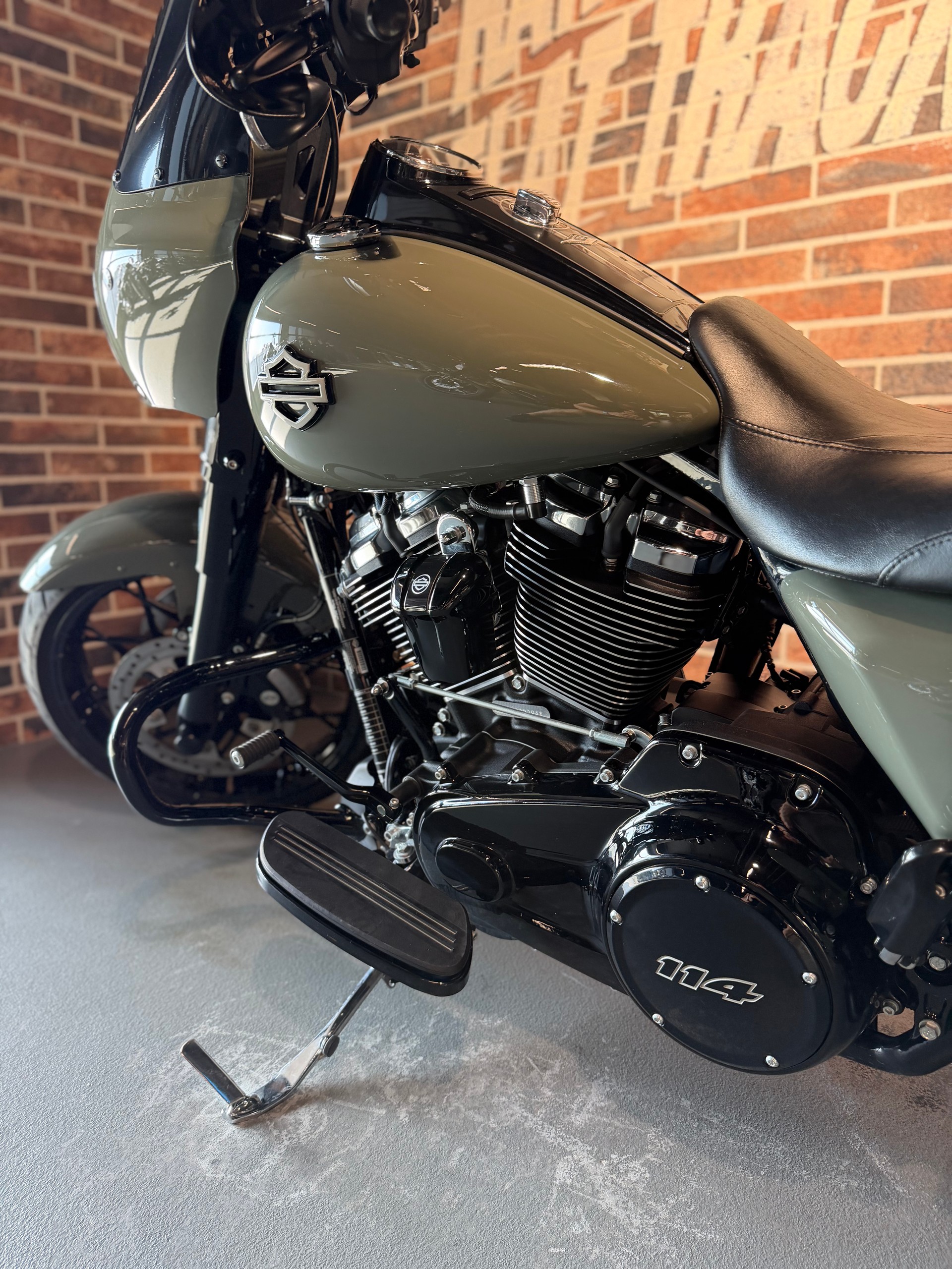 HARLEY-DAVIDSON FLHRXS Road King Special 114-showroom-element-3