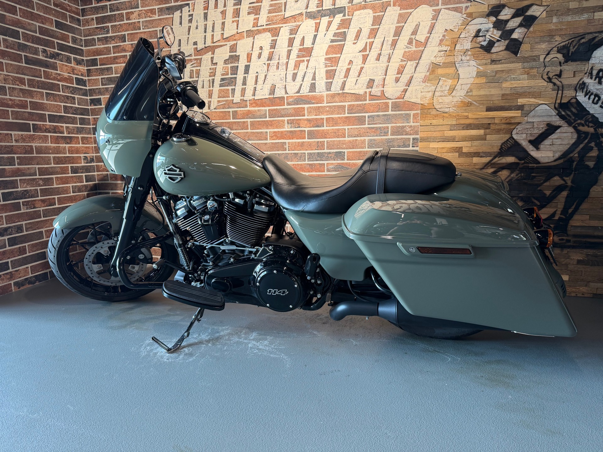HARLEY-DAVIDSON FLHRXS Road King Special 114-showroom-element-2