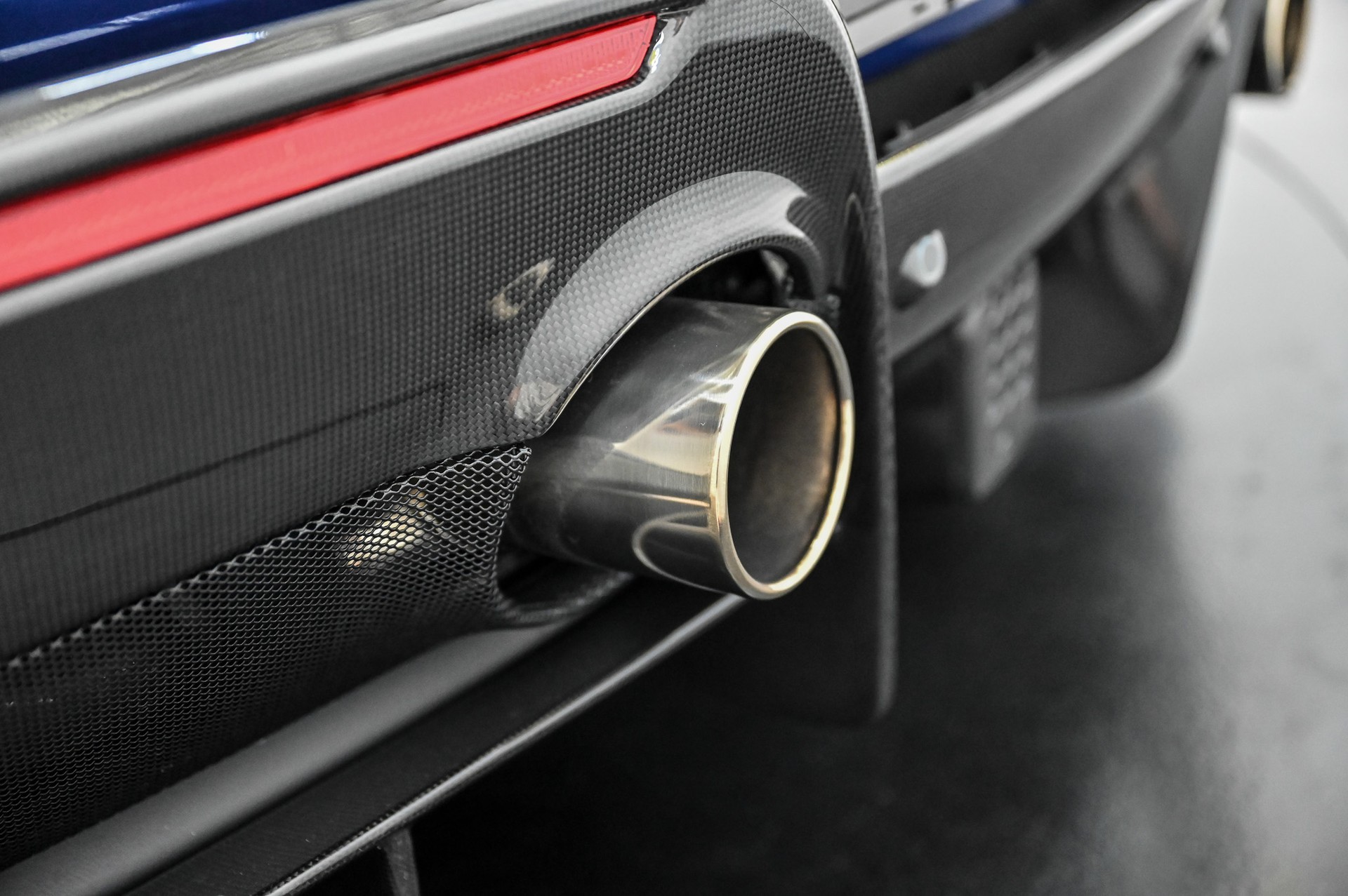 FERRARI 488 Pista Spider-image-30