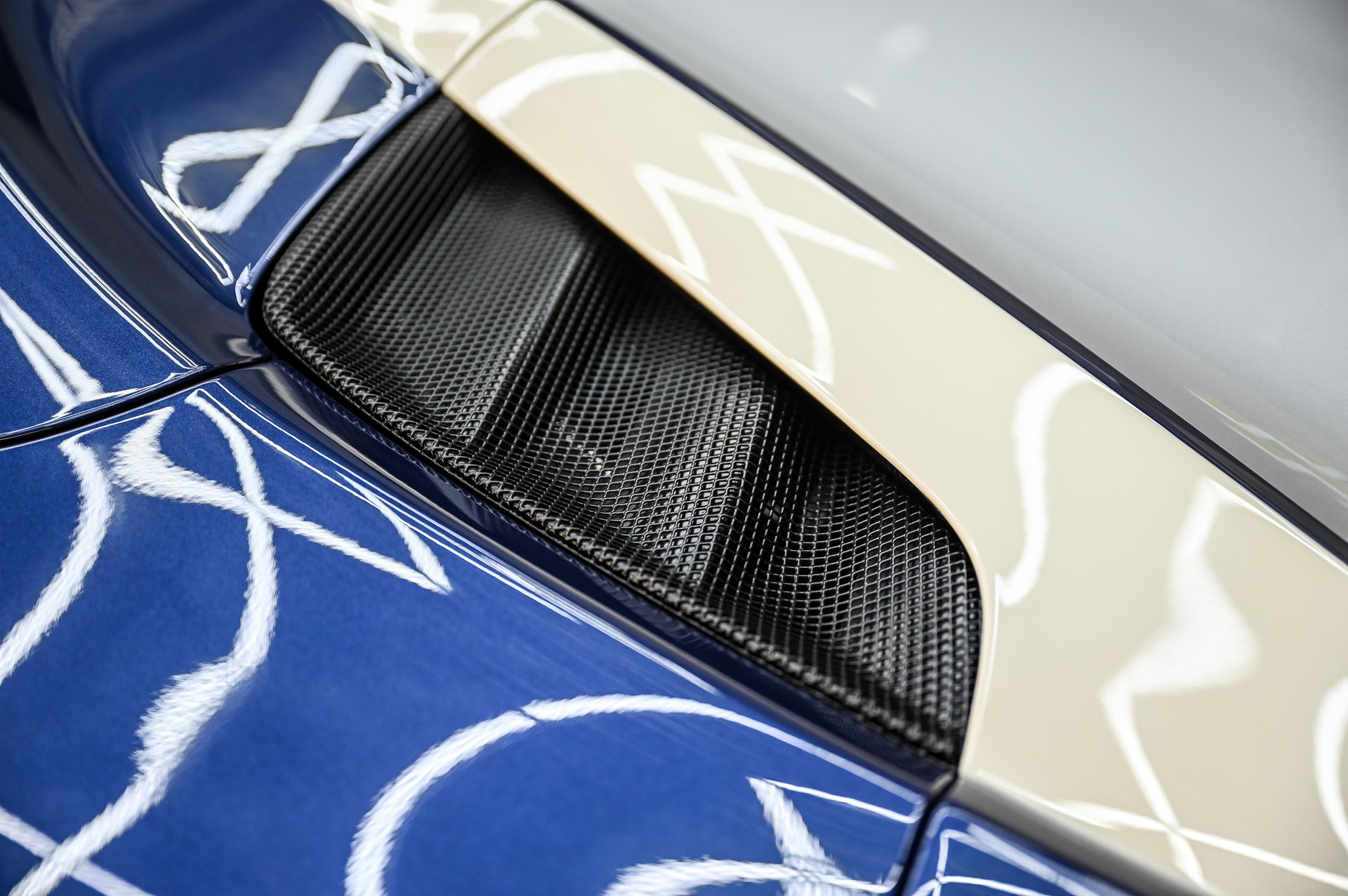 FERRARI 488 Pista Spider-image-31