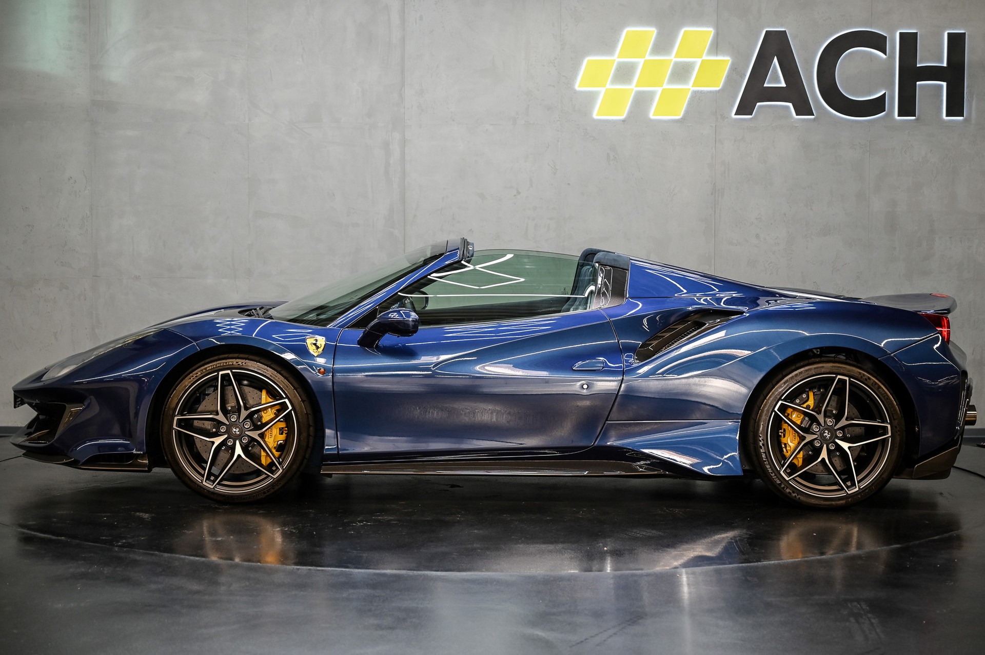FERRARI 488 Pista Spider-image-7