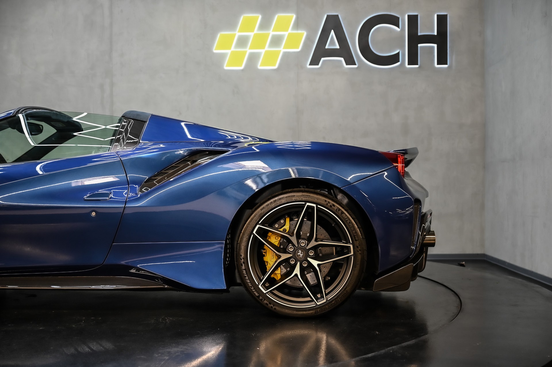 FERRARI 488 Pista Spider-image-16