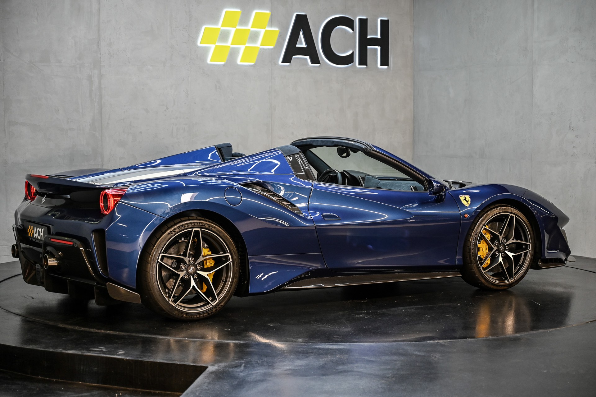 FERRARI 488 Pista Spider-image-12
