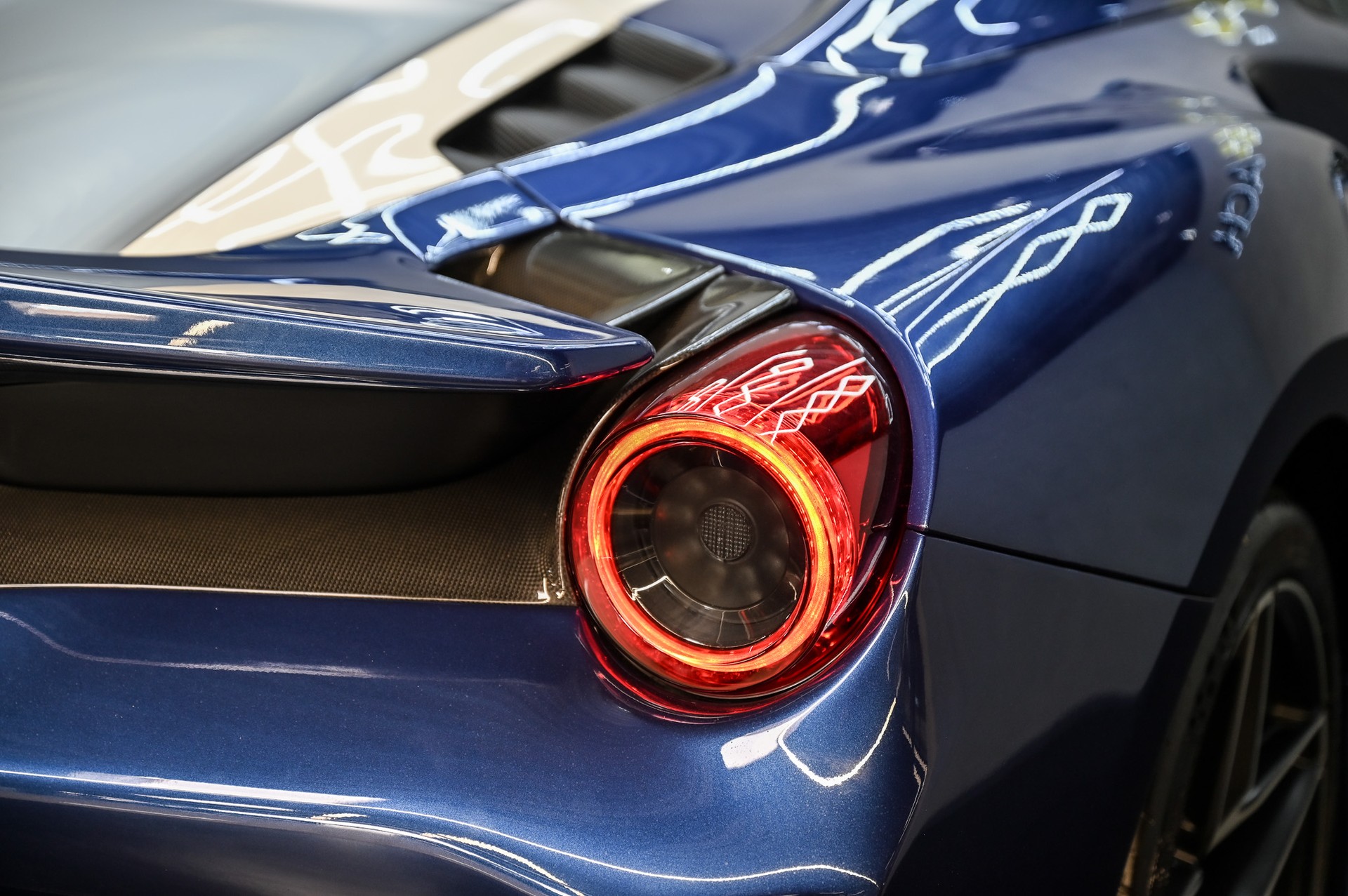 FERRARI 488 Pista Spider-image-24