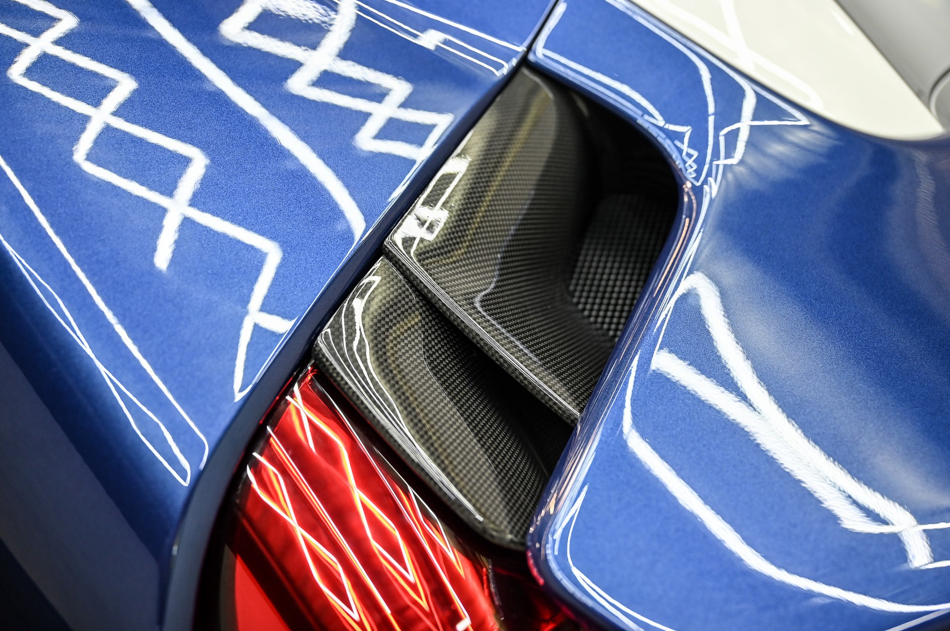 FERRARI 488 Pista Spider-image-22