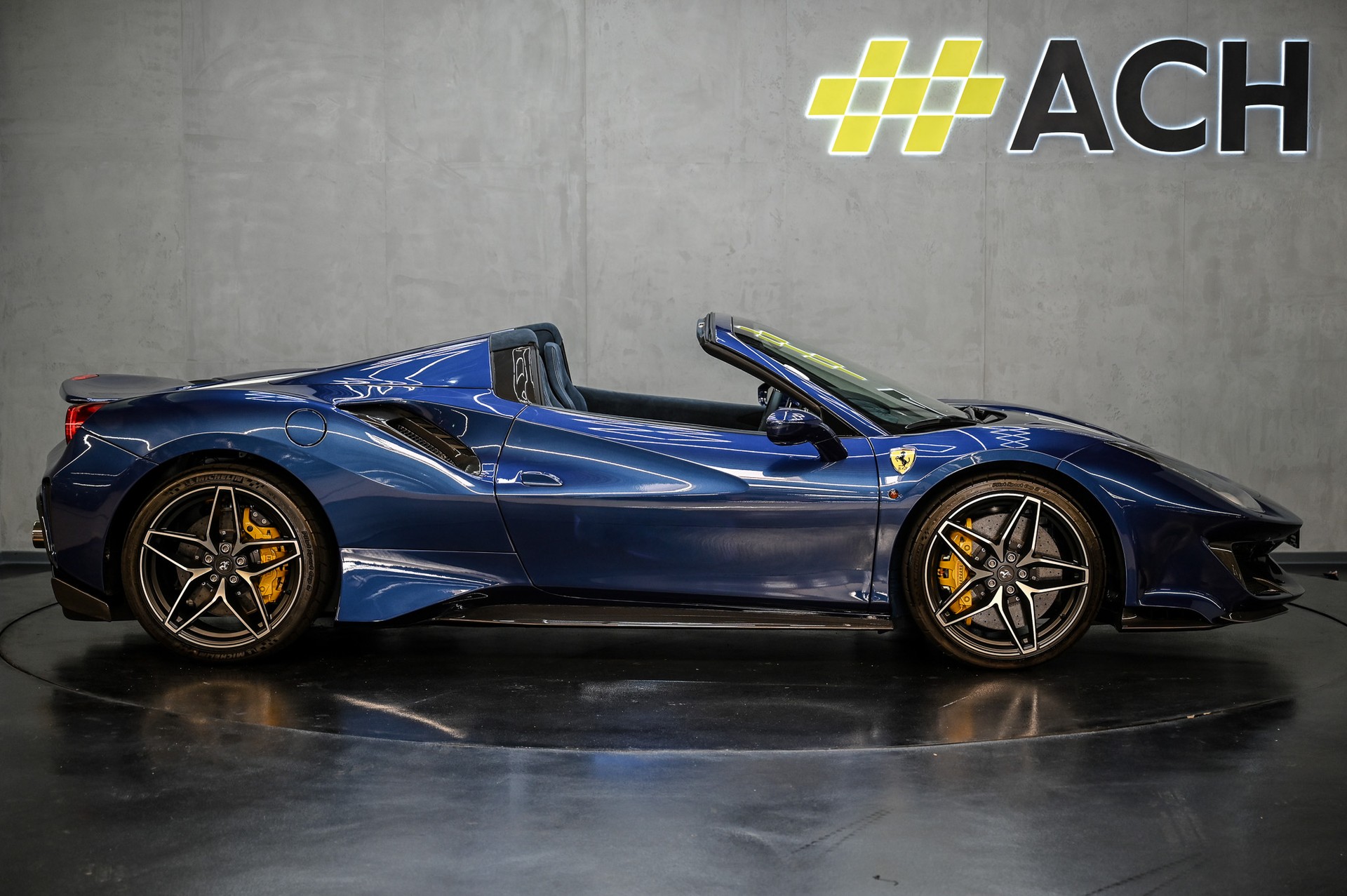 FERRARI 488 Pista Spider-image-13