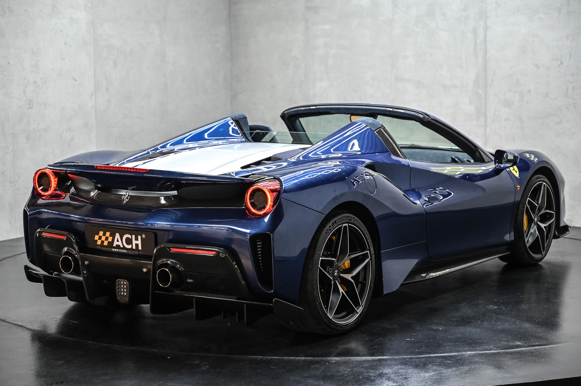FERRARI 488 Pista Spider-image-11