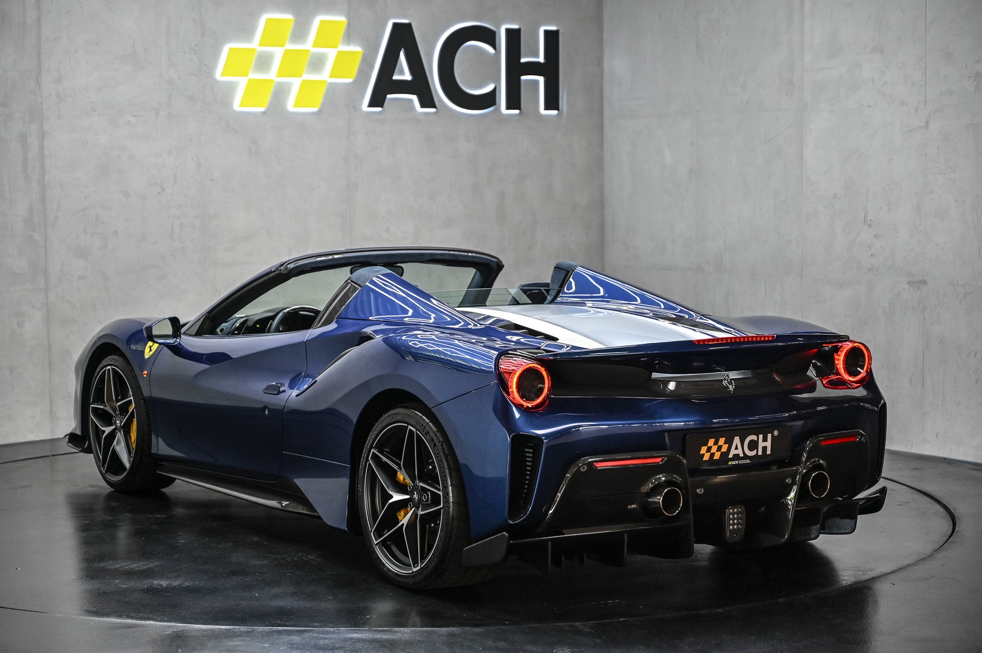 FERRARI 488 Pista Spider-image-9