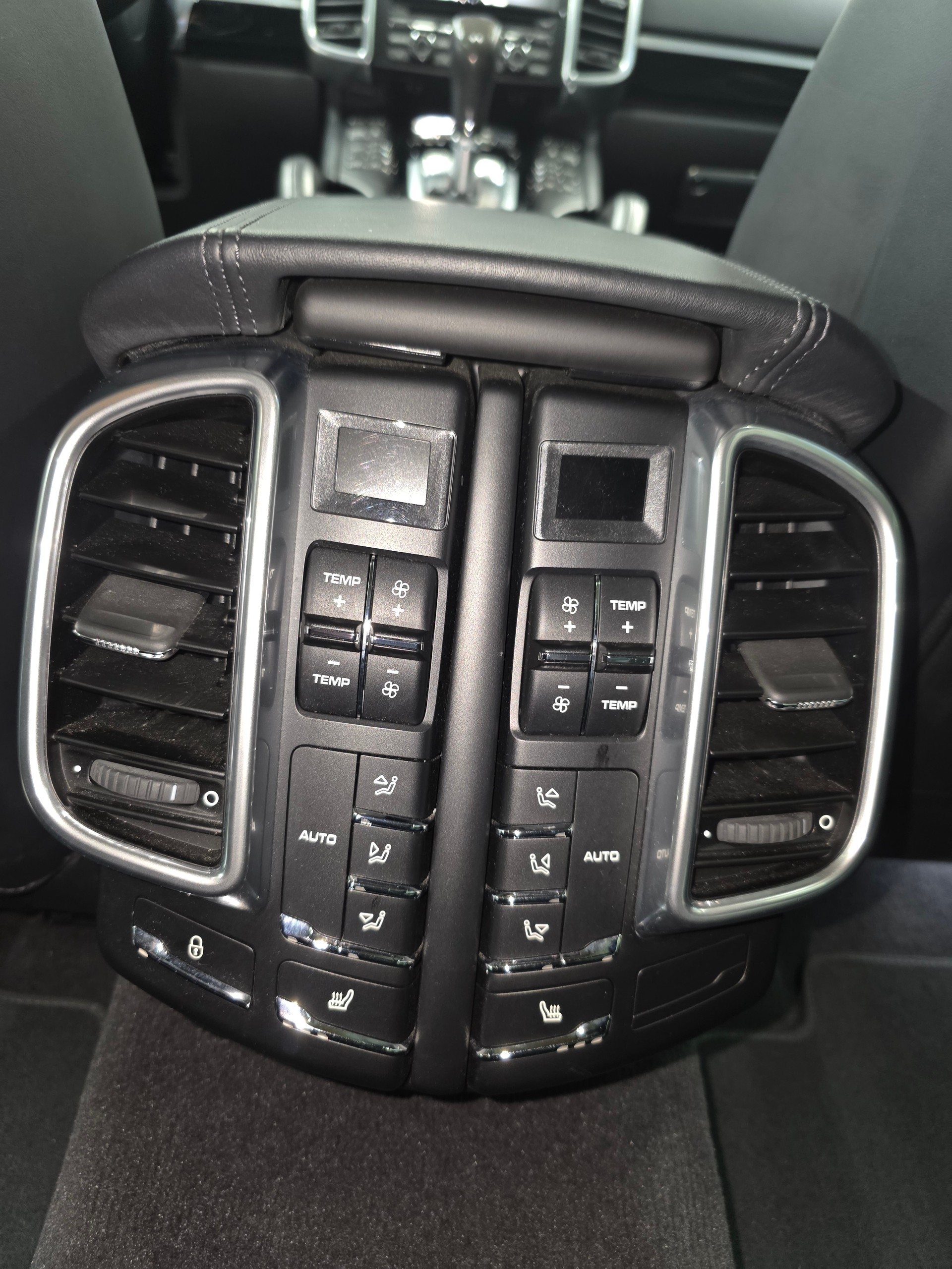 PORSCHE Cayenne Turbo S-image-17