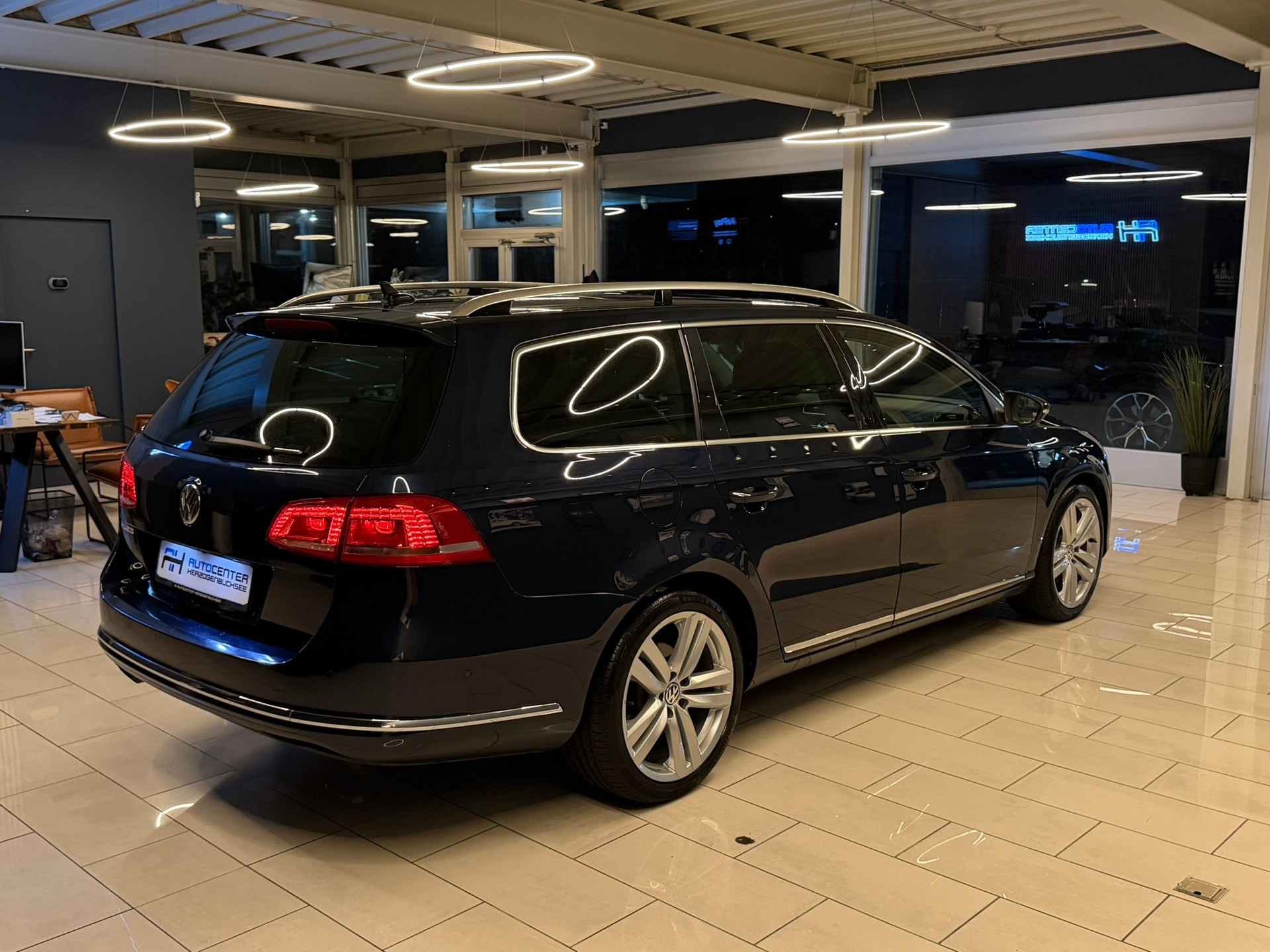 VW Passat Variant 2.0 TSI Highline DSG-image-6