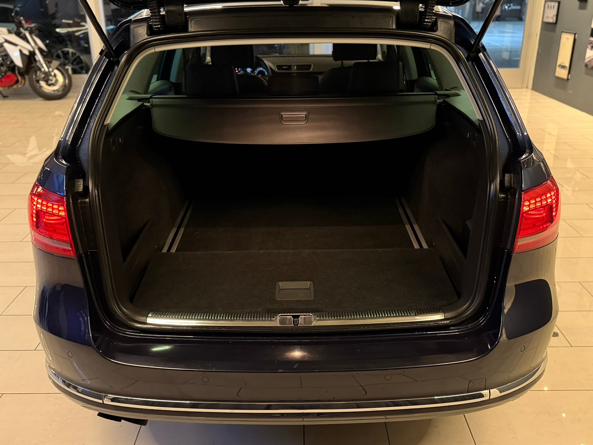 VW Passat Variant 2.0 TSI Highline DSG-image-7