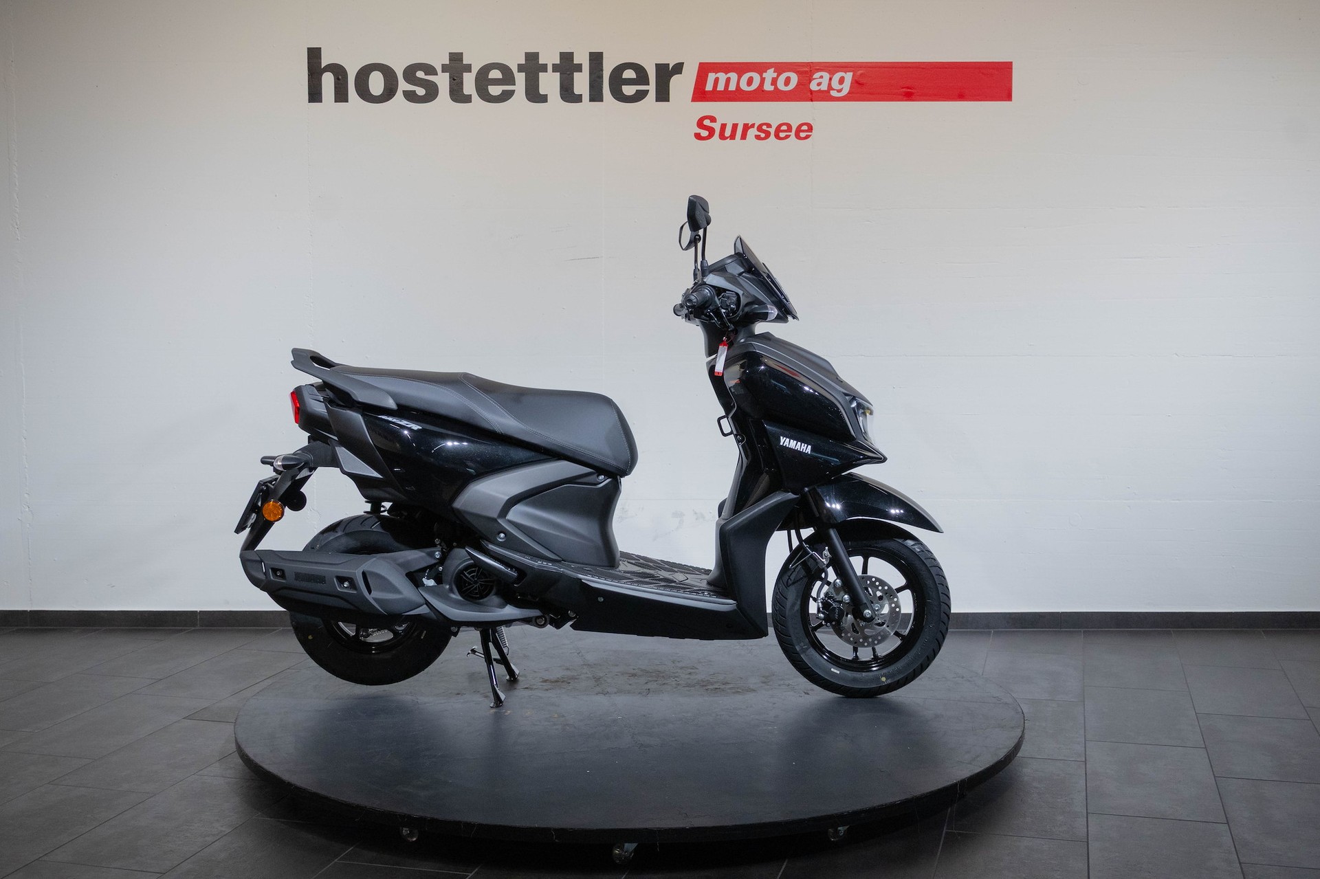 YAMAHA RayZR-showroom-element-1