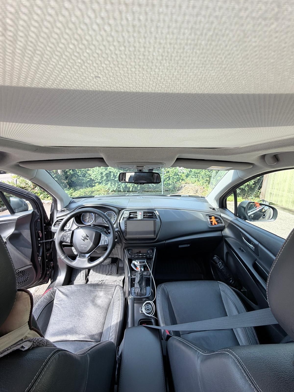 SUZUKI SX4 S-Cross 1.6 TD PizSulai Top 4WD TCSS-image-9