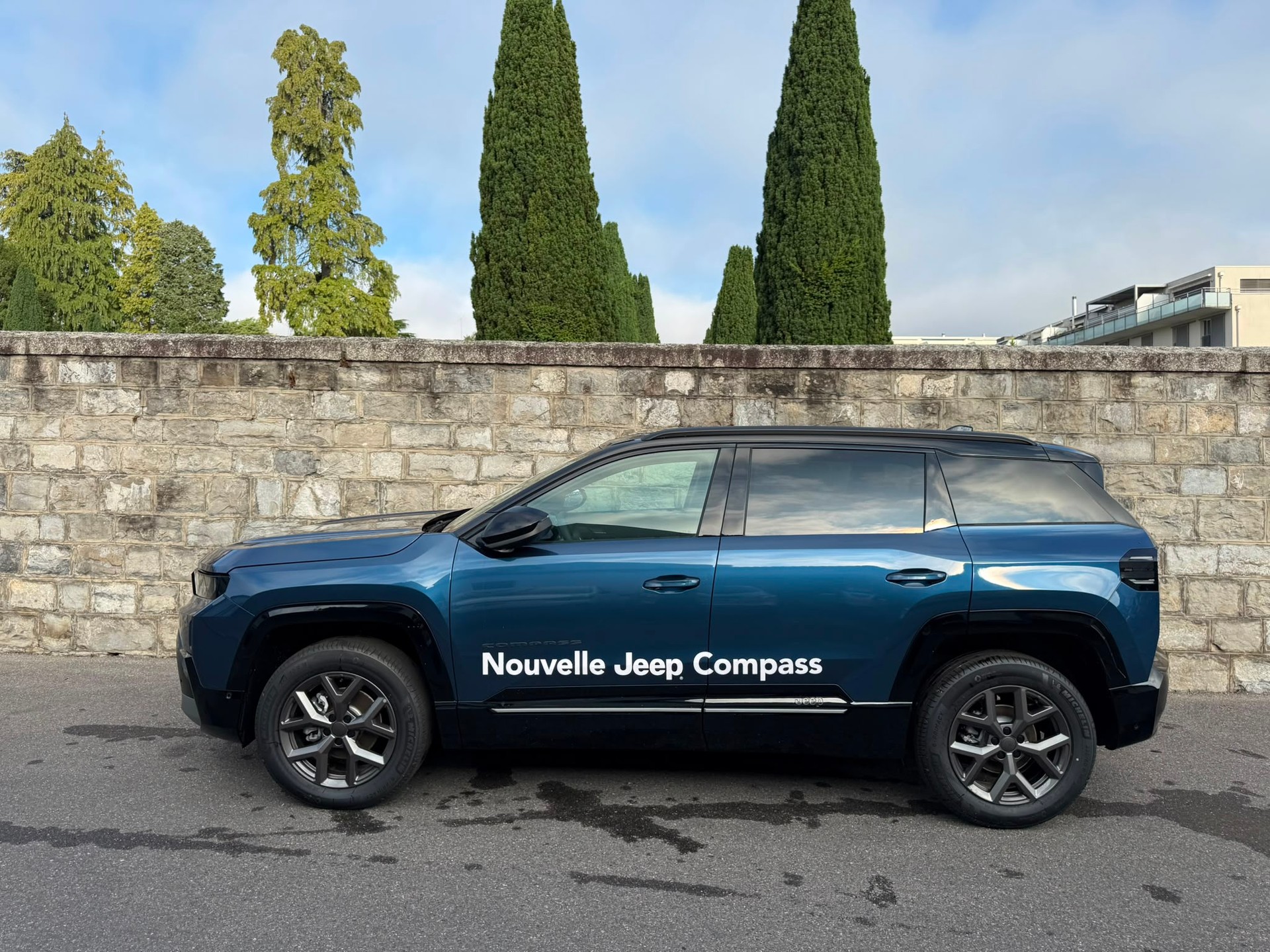 JEEP Compass 1.2 T e-Hybrid First Edition-image-0