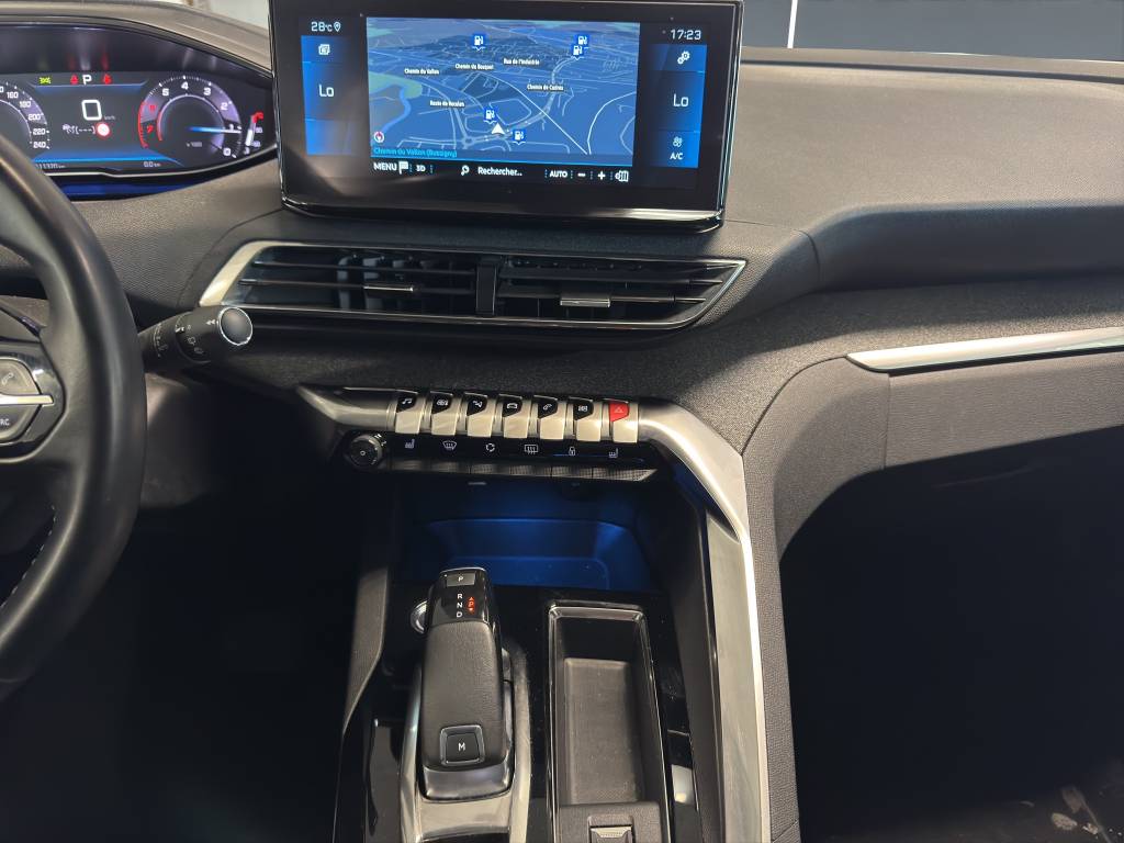 PEUGEOT 3008 1.2 PureTech Allure Pack EAT8-image-6