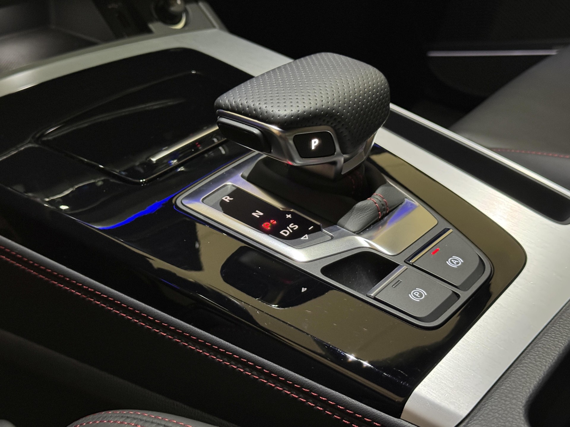AUDI Q5 40 TDI S-line quattro S-tronic-image-9