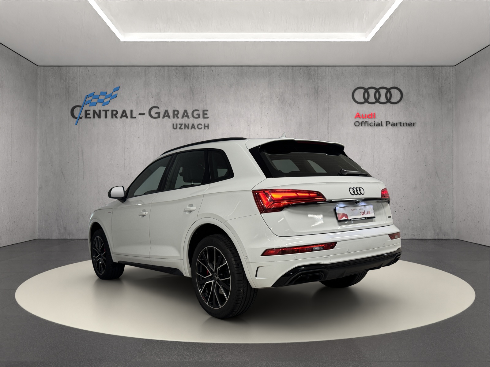 AUDI Q5 40 TDI S-line quattro S-tronic-image-2