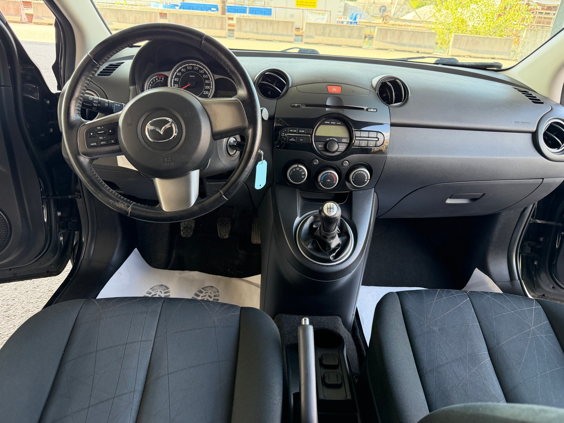 MAZDA 2 1.3i 16V Exclusive-image-13