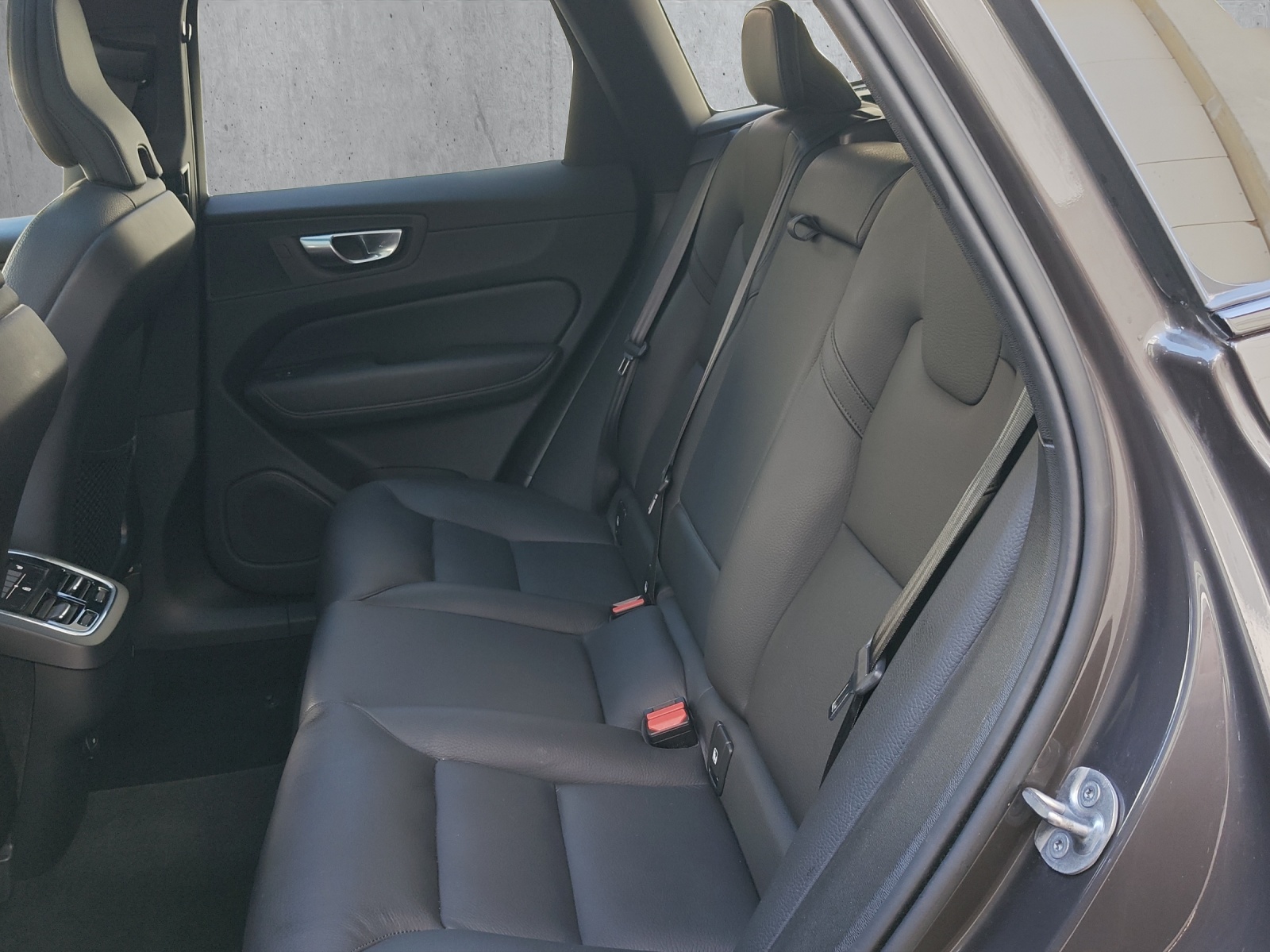 VOLVO XC60 2.0 B4 MH Ultimate Dark AWD-image-10