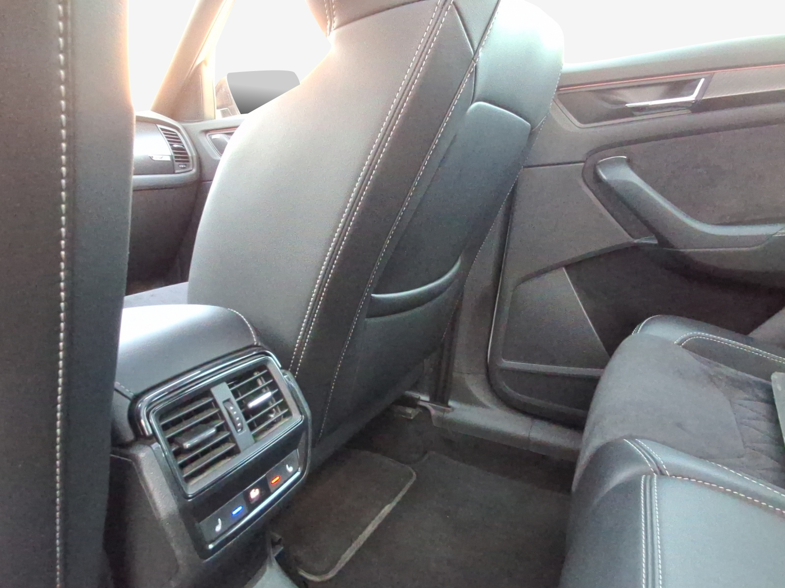 SKODA Kodiaq 2.0 TSI 4x4 Sport Line-image-15