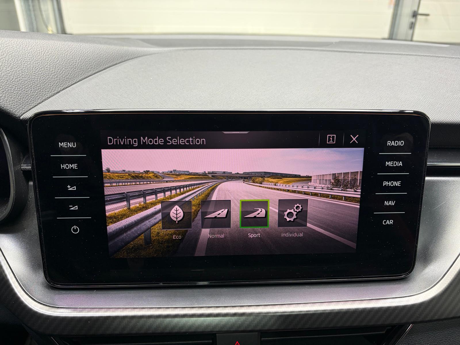 SKODA Kamiq 1.5 TSI ACT Monte Carlo DSG - Caméra de recul - Régulateur de vitesse ACC-image-24