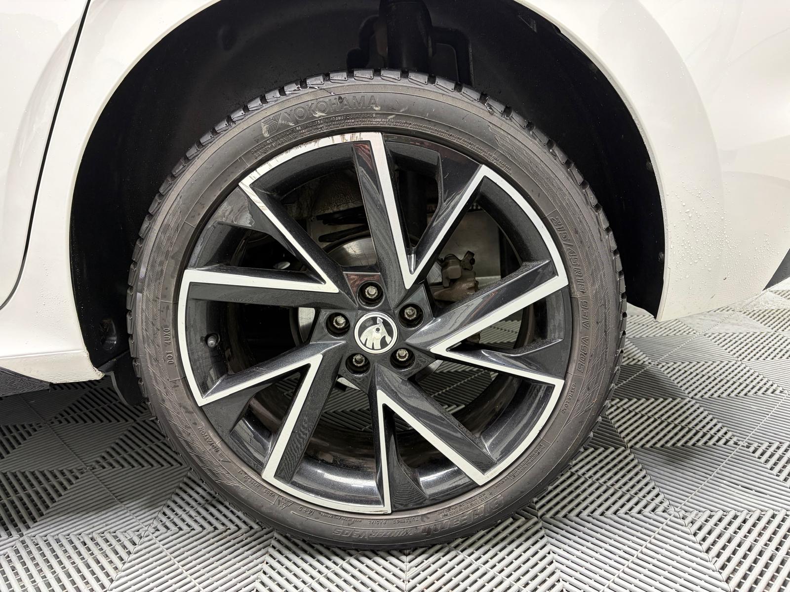 SKODA Kamiq 1.5 TSI ACT Monte Carlo DSG - Caméra de recul - Régulateur de vitesse ACC-image-30