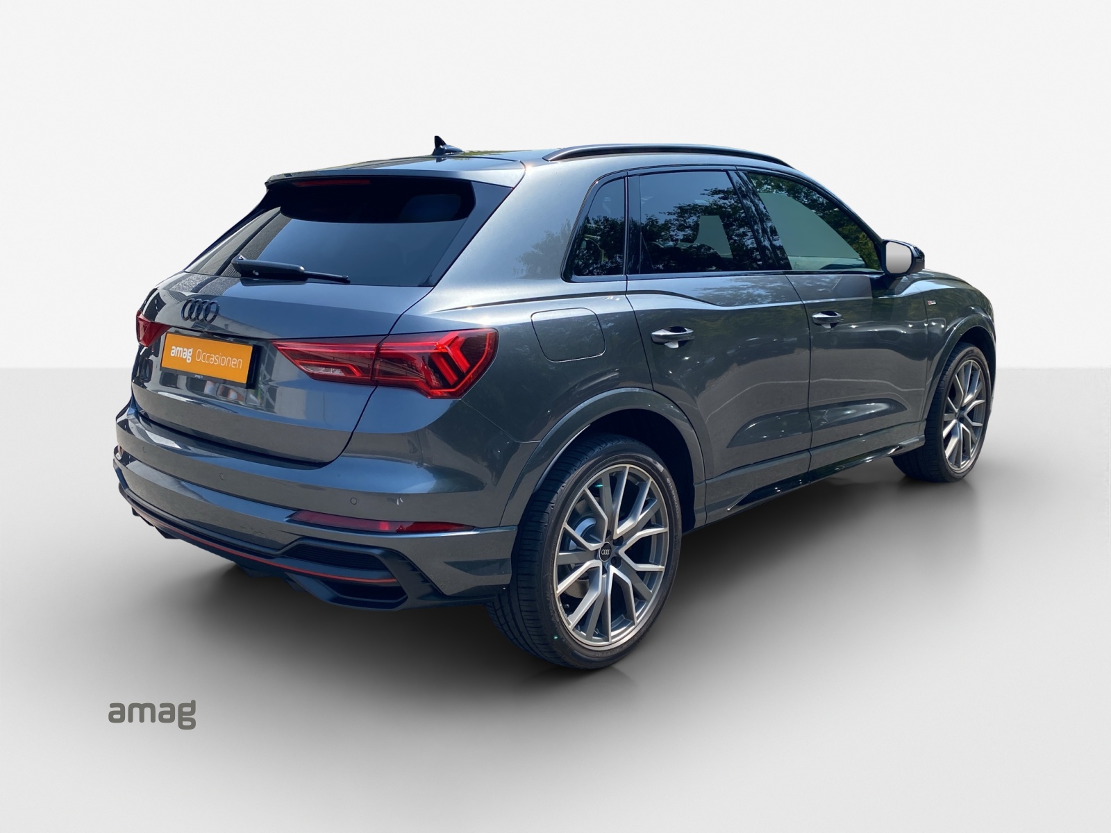 AUDI Q3 45 TFSI S line quattro S-tronic-image-4