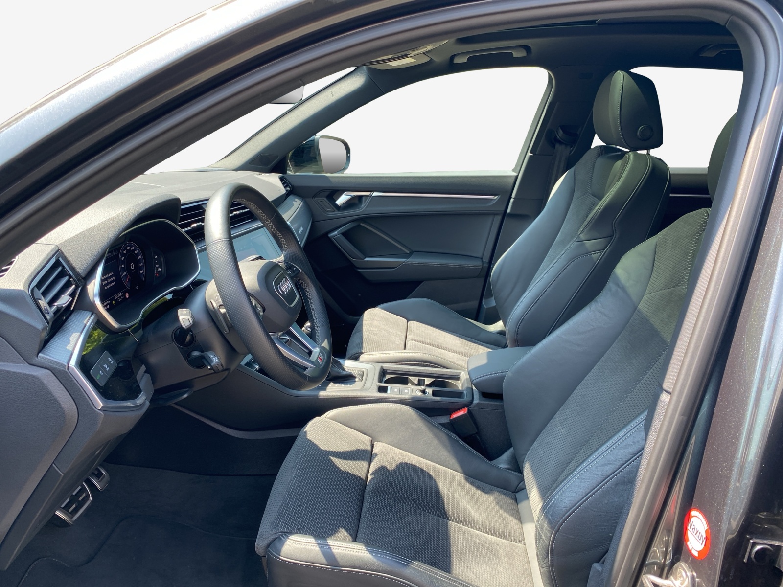 AUDI Q3 45 TFSI S line quattro S-tronic-image-7