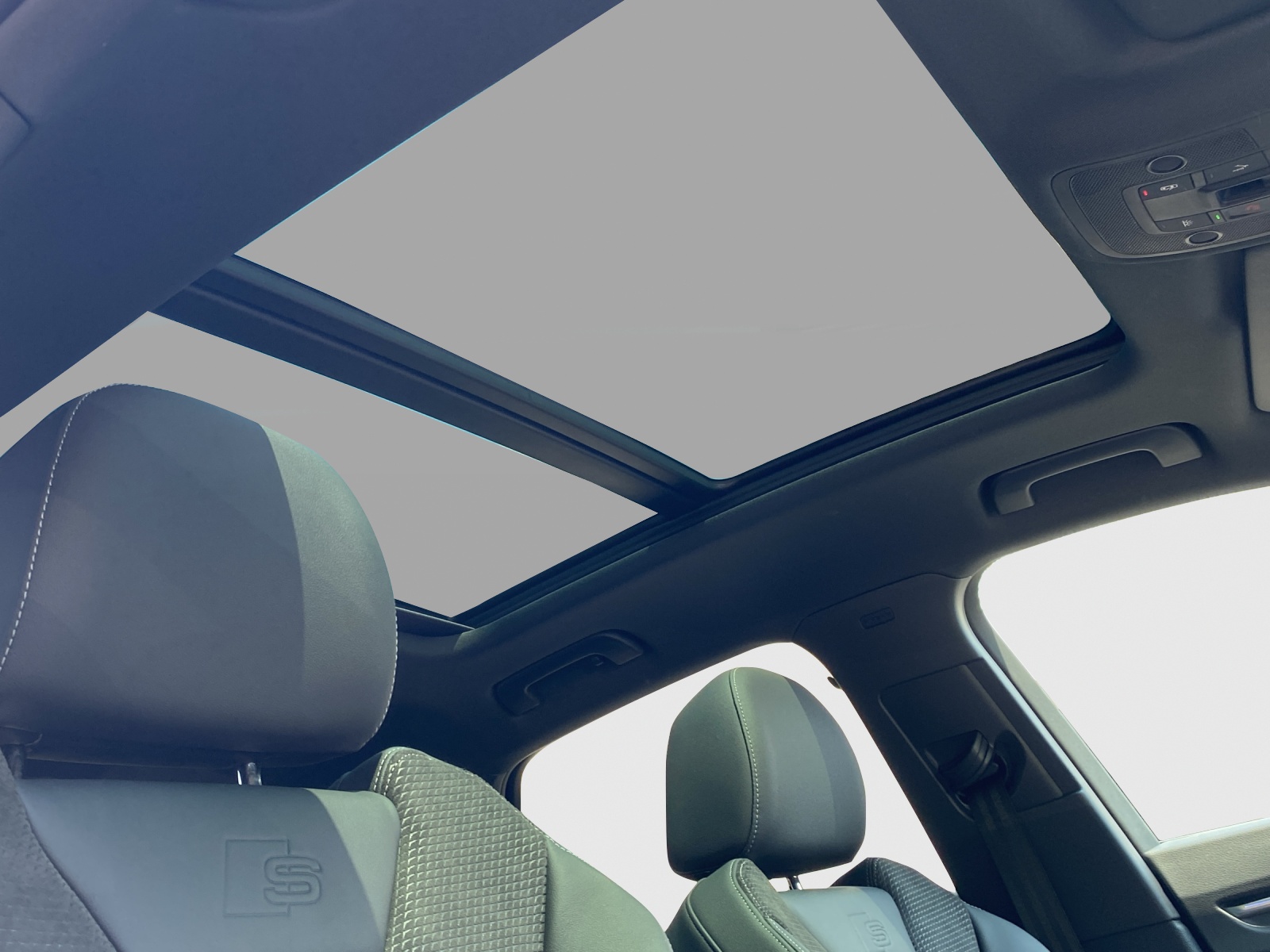 AUDI Q3 45 TFSI S line quattro S-tronic-image-15