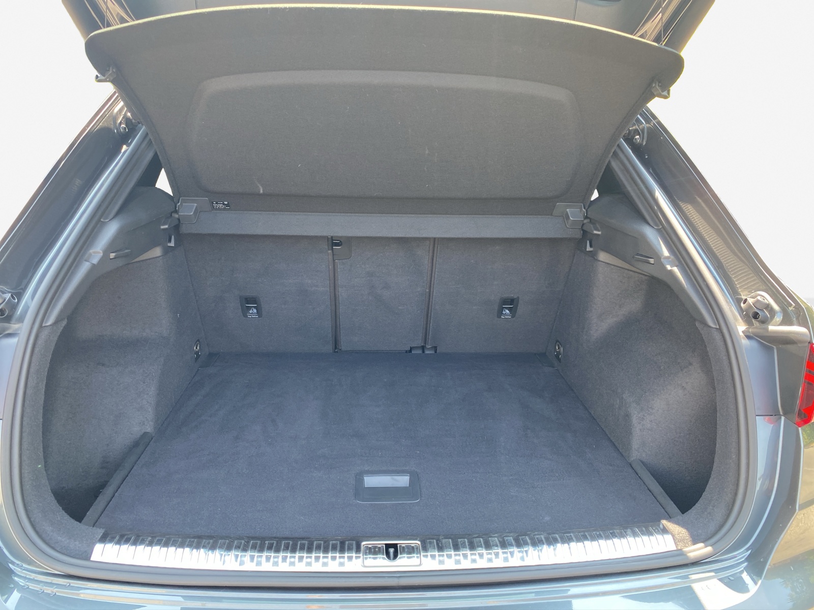 AUDI Q3 45 TFSI S line quattro S-tronic-image-12