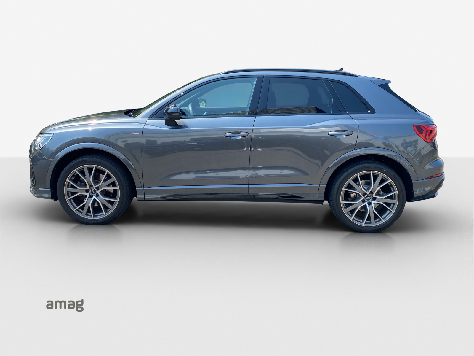 AUDI Q3 45 TFSI S line quattro S-tronic-image-1