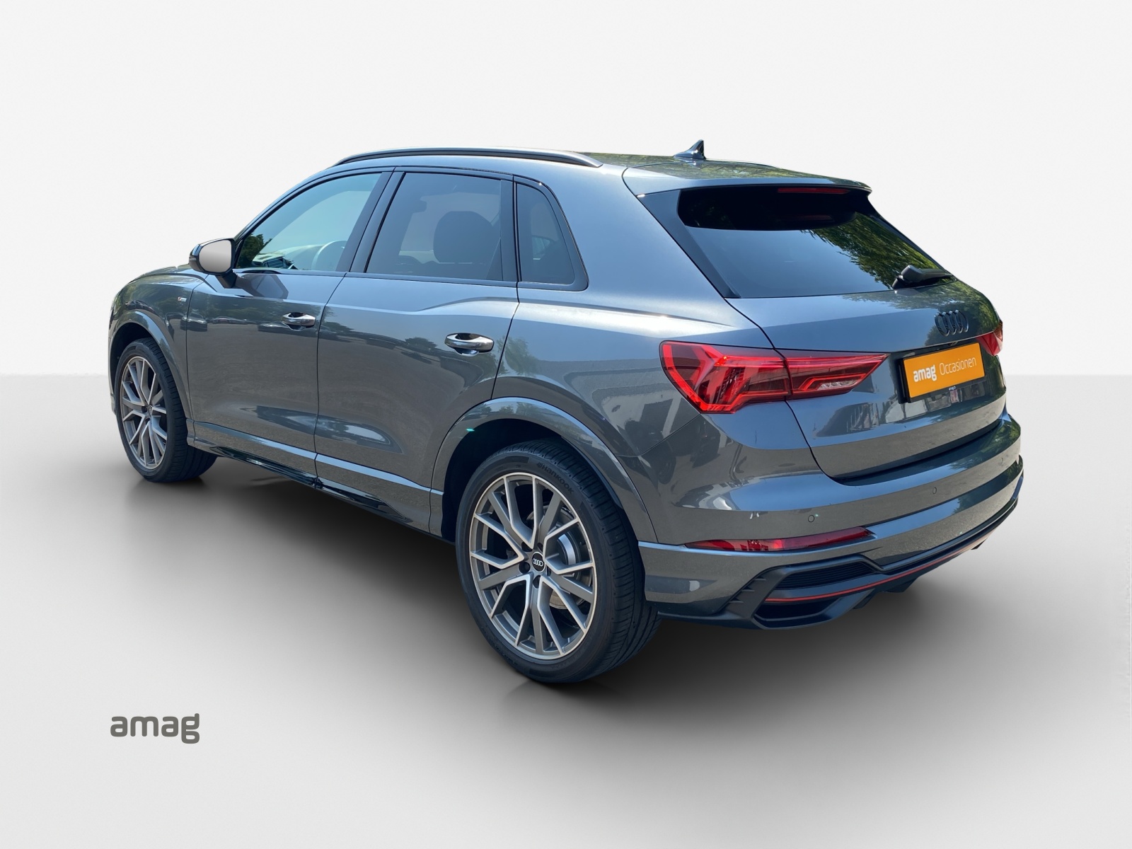 AUDI Q3 45 TFSI S line quattro S-tronic-image-2