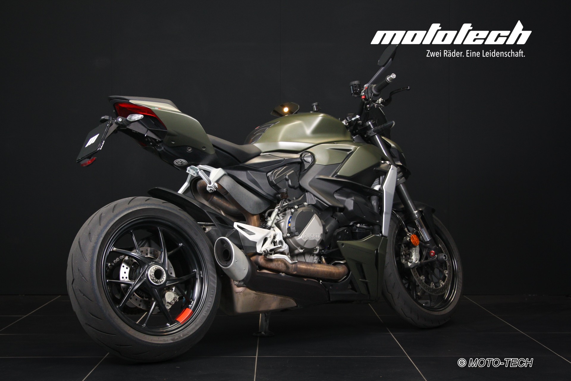 DUCATI Streetfighter V2-showroom-element-2