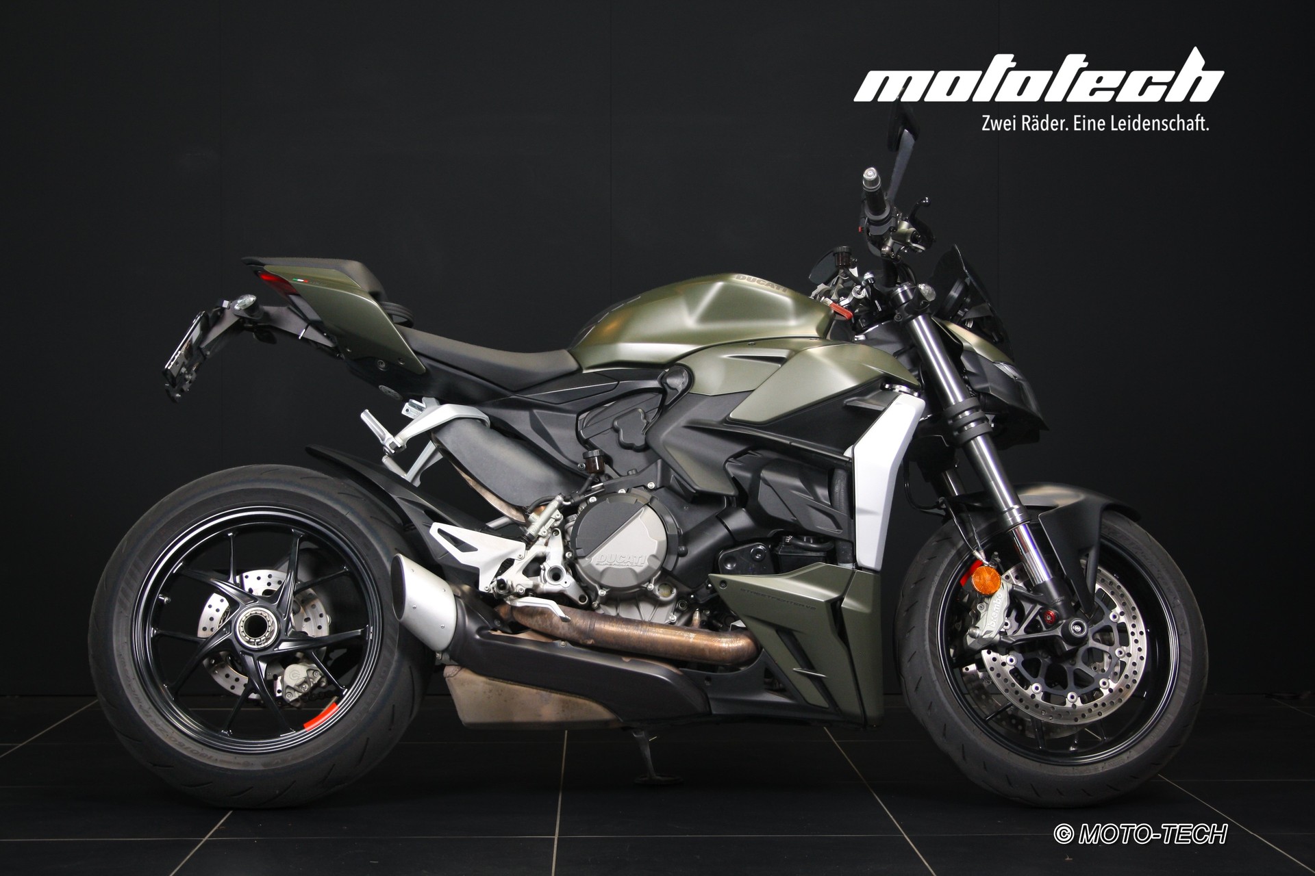 DUCATI Streetfighter V2-showroom-element-1