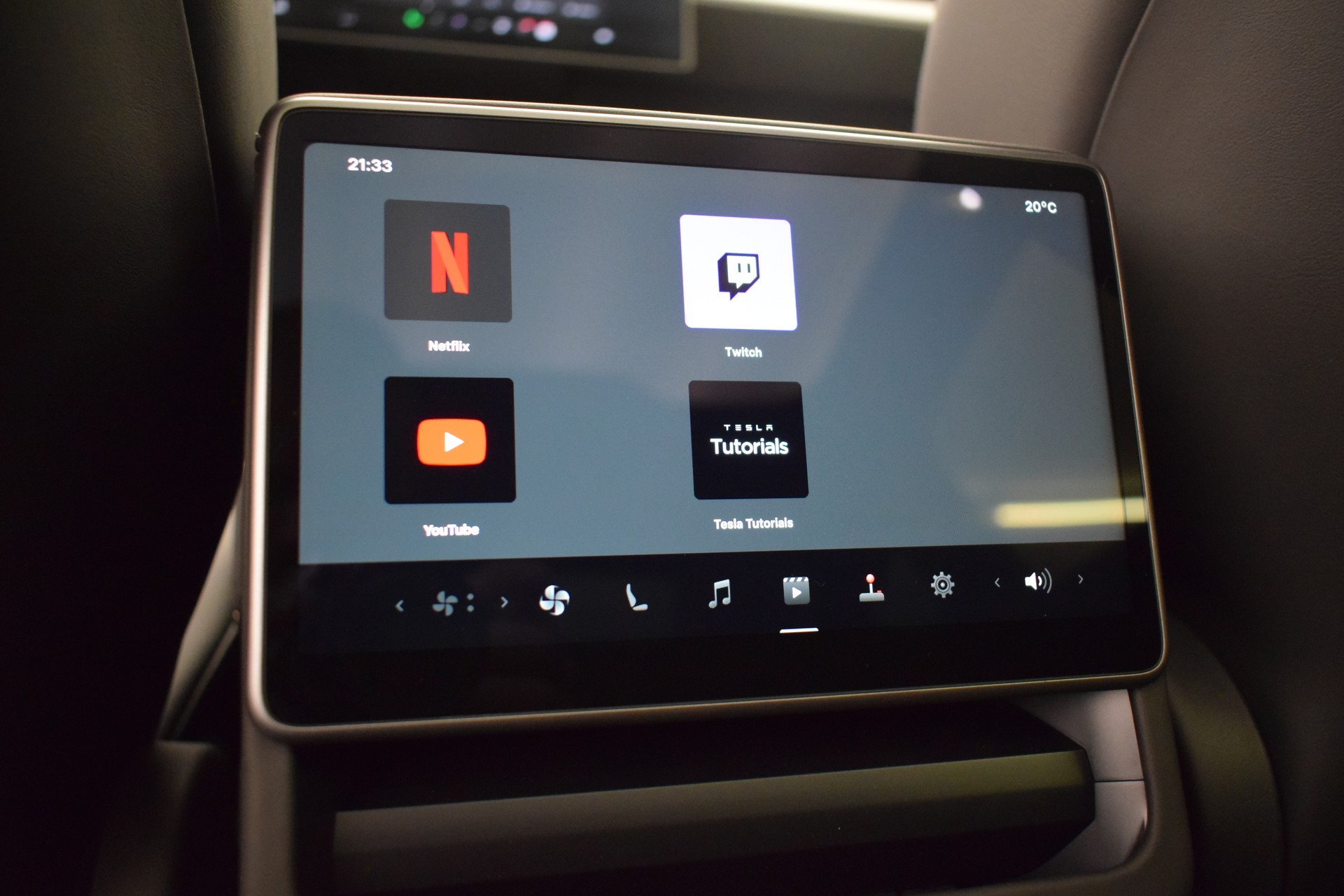 TESLA Model Y Performance AWD 626PS, 21 Zoll, Carbon, Made in Berlin-image-25