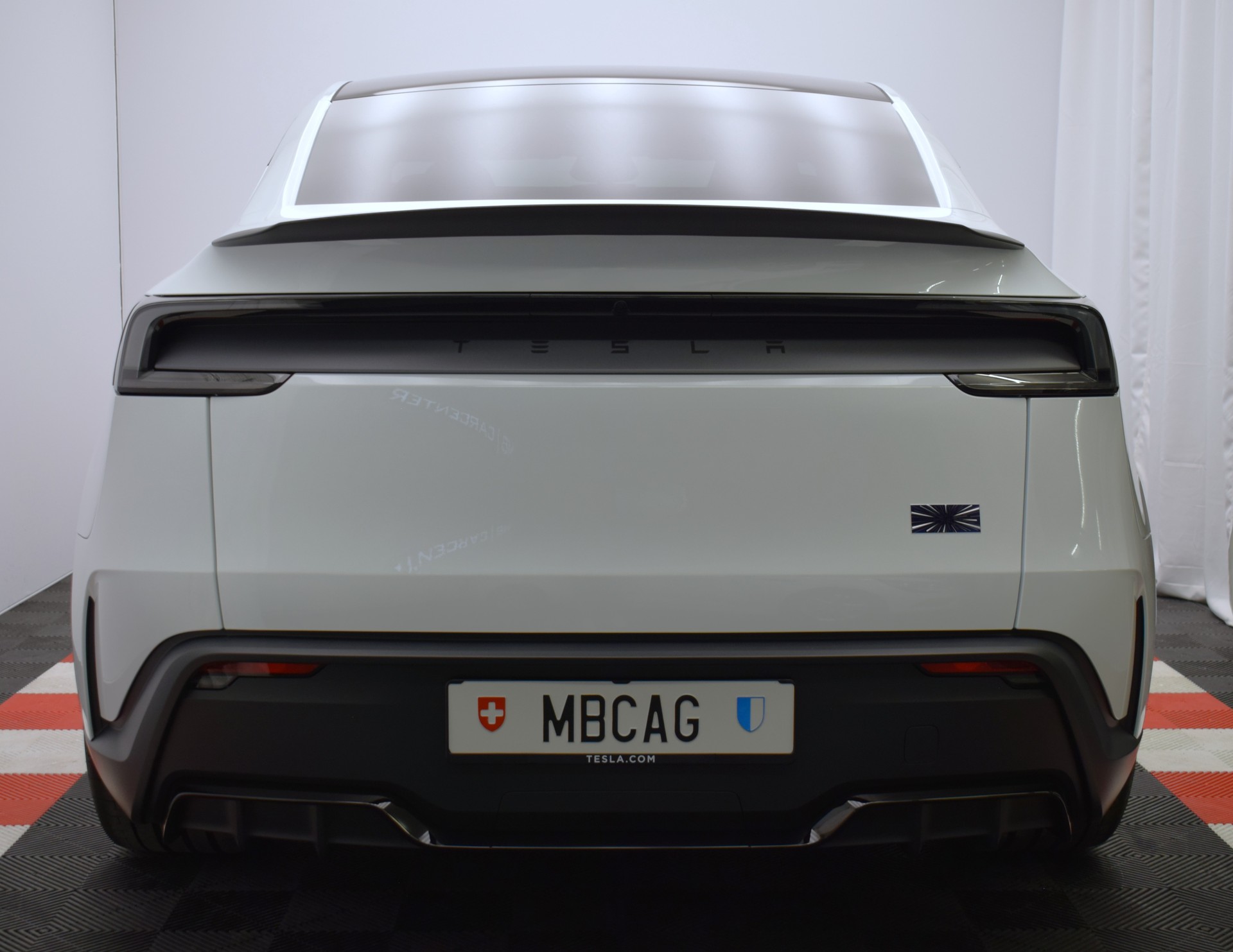 TESLA Model Y Performance AWD 626PS, 21 Zoll, Carbon, Made in Berlin-image-8