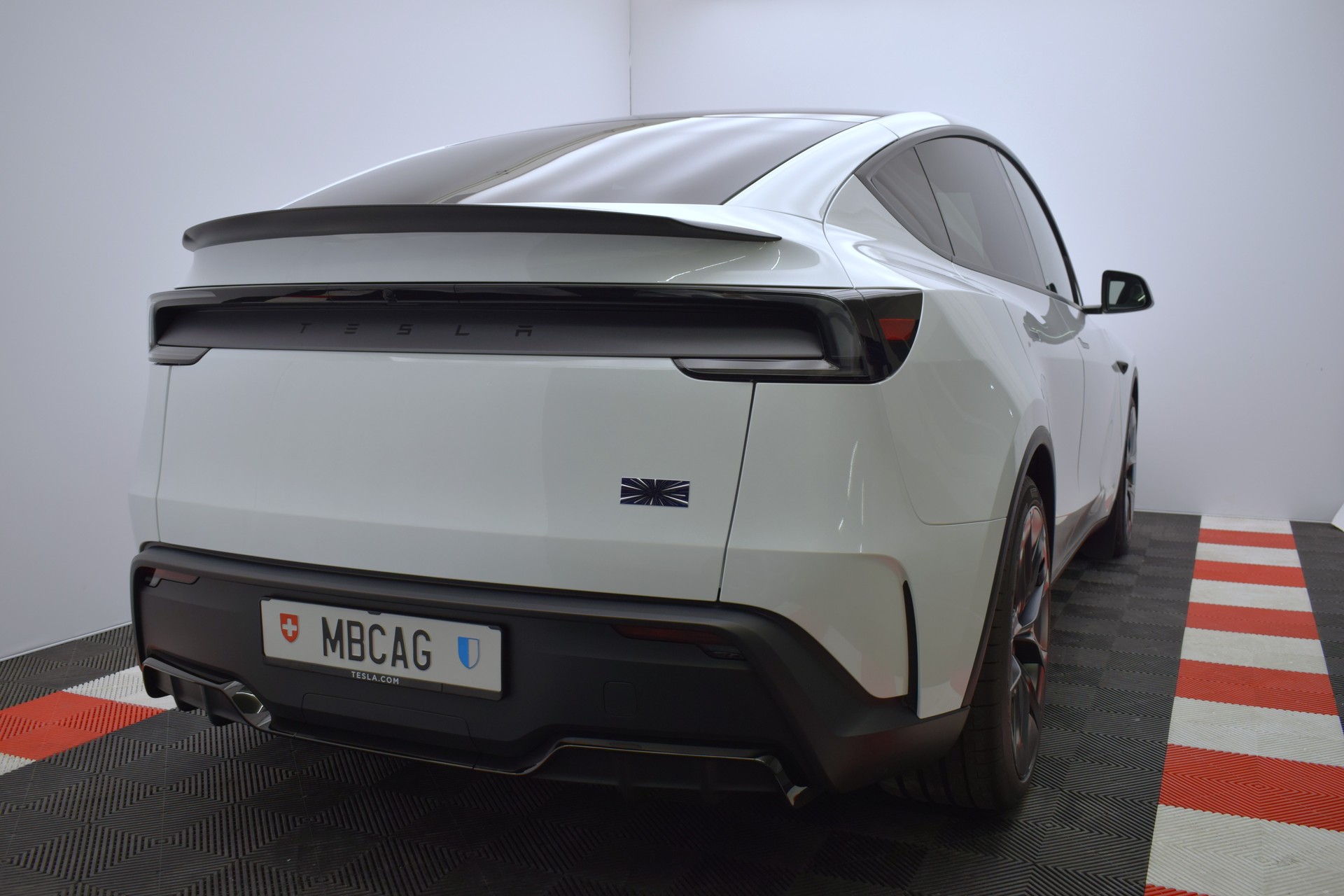 TESLA Model Y Performance AWD 626PS, 21 Zoll, Carbon, Made in Berlin-image-9