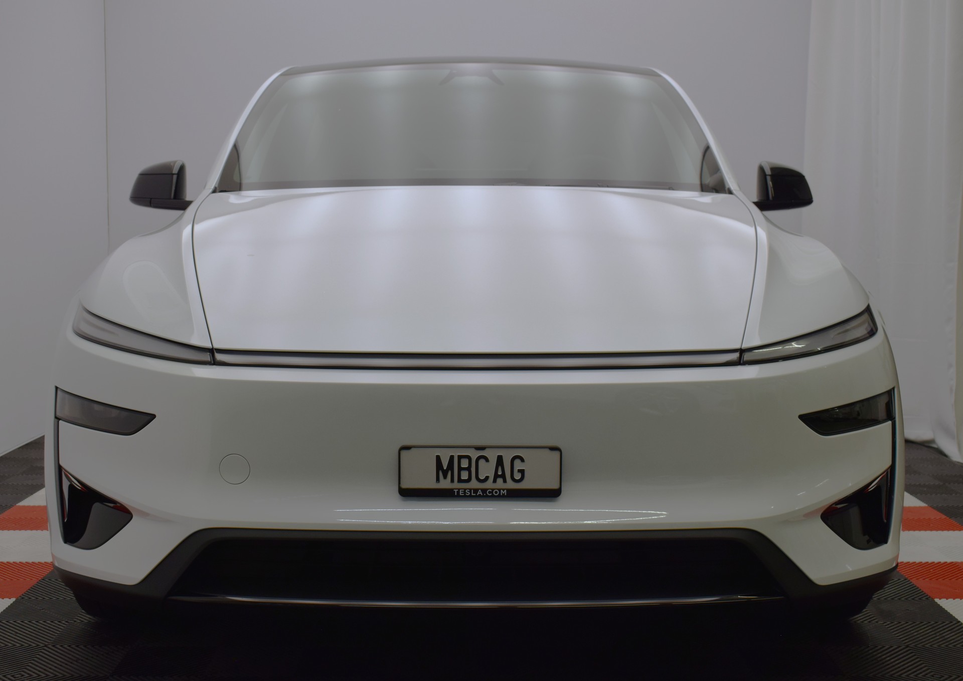 TESLA Model Y Performance AWD 626PS, 21 Zoll, Carbon, Made in Berlin-showroom-element-3