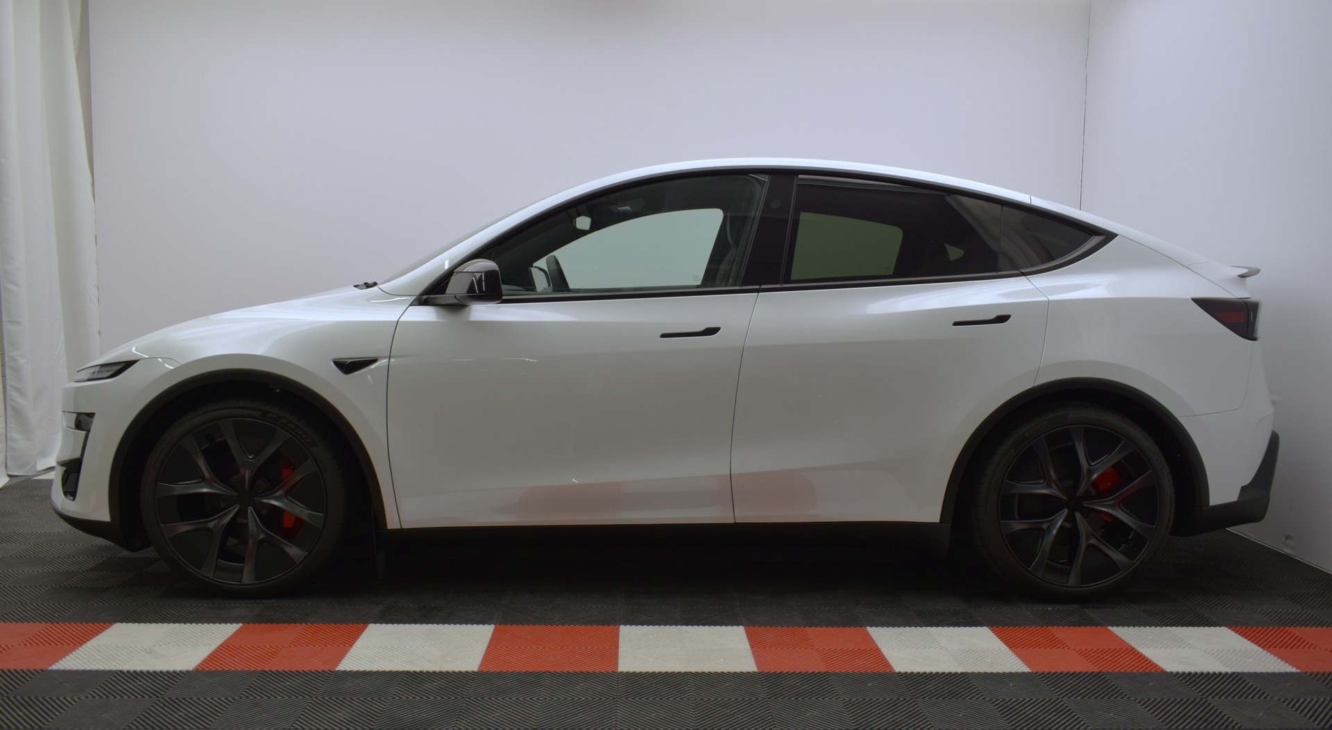 TESLA Model Y Performance AWD 626PS, 21 Zoll, Carbon, Made in Berlin-image-6
