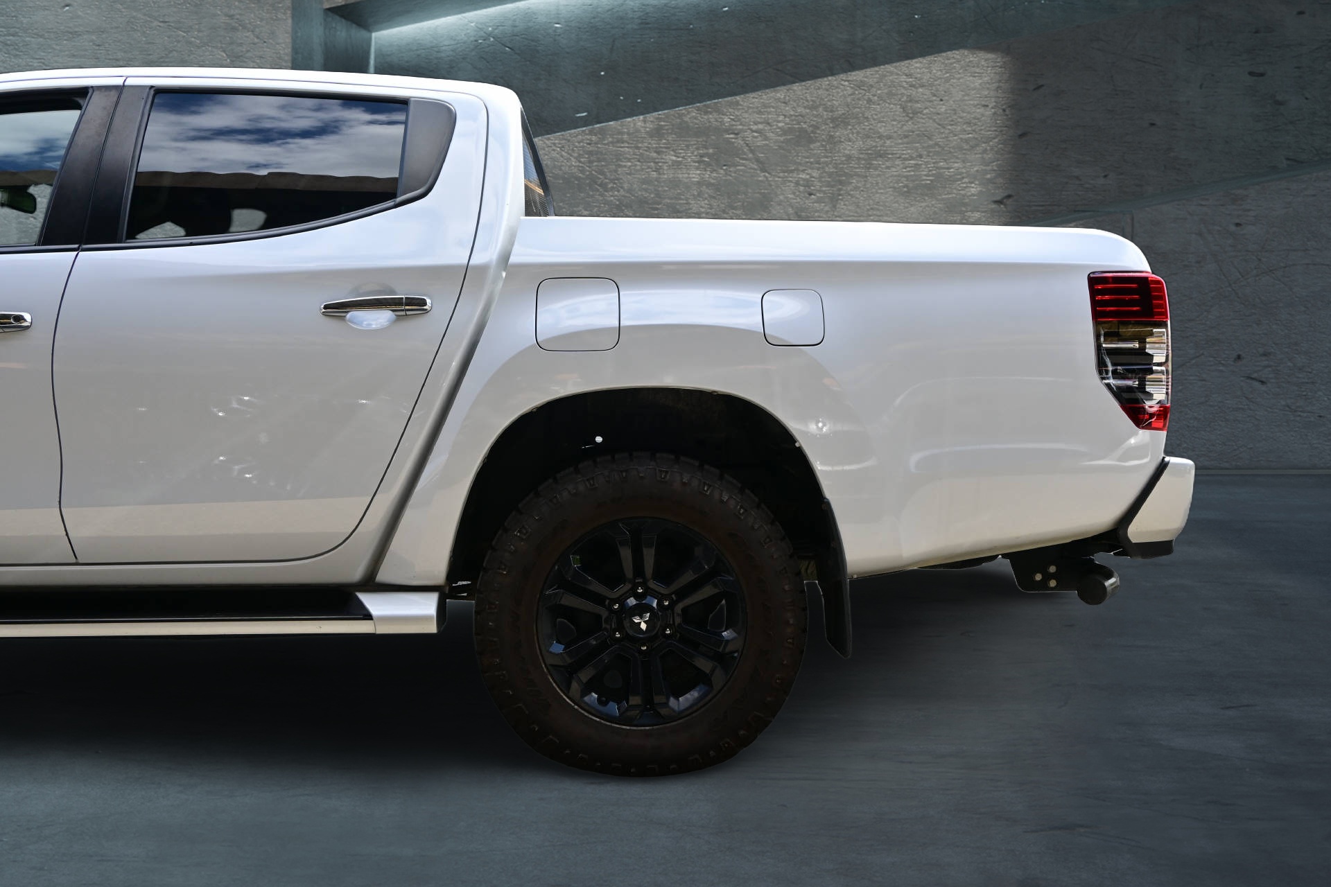 MITSUBISHI L 200 4x4 D-Cab Pick-up 2.2 DID 4x4 Style-image-3