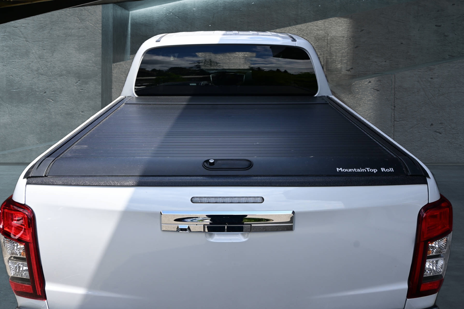 MITSUBISHI L 200 4x4 D-Cab Pick-up 2.2 DID 4x4 Style-image-6