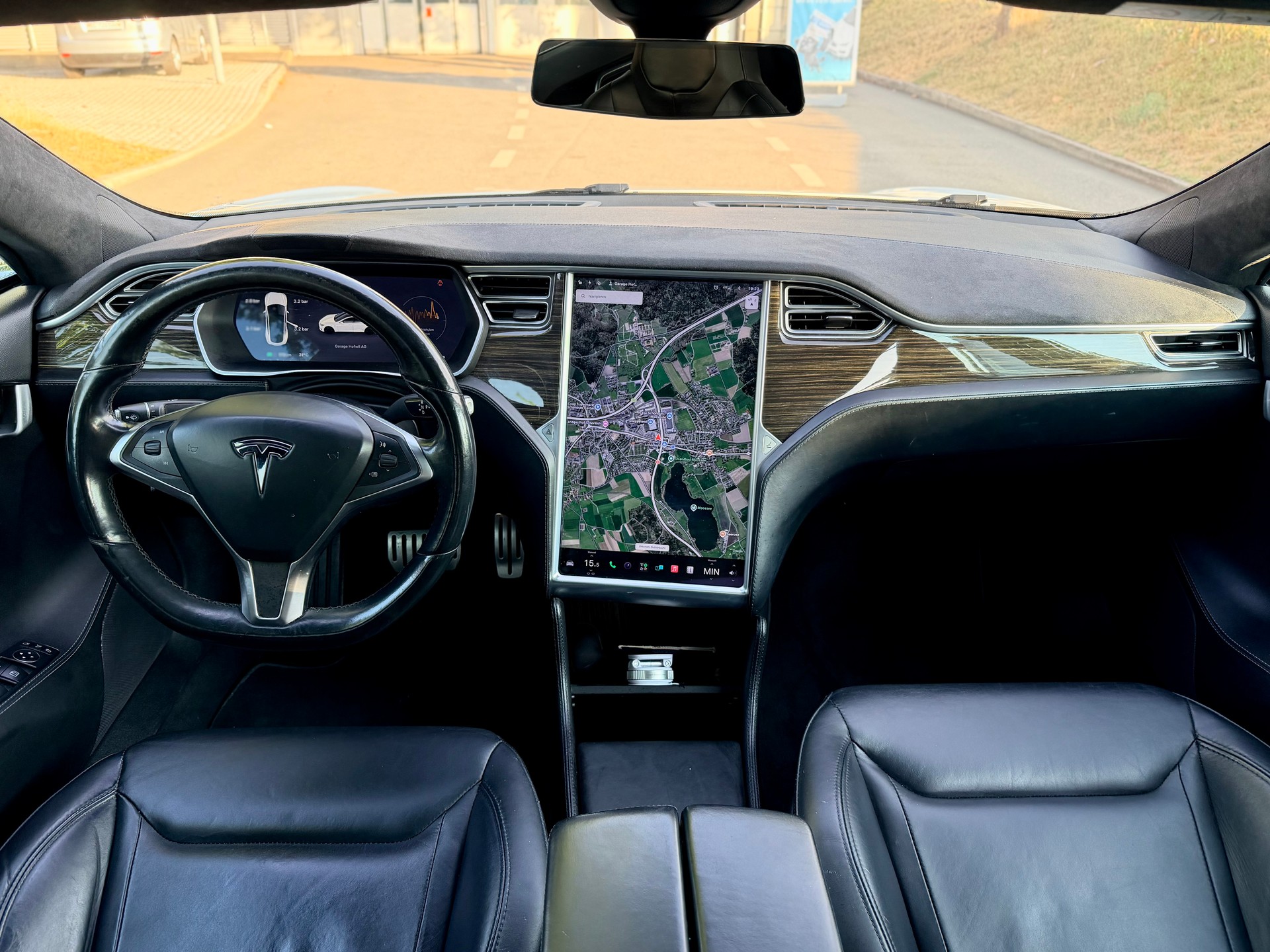 TESLA Model S 85 D Performance-image-12