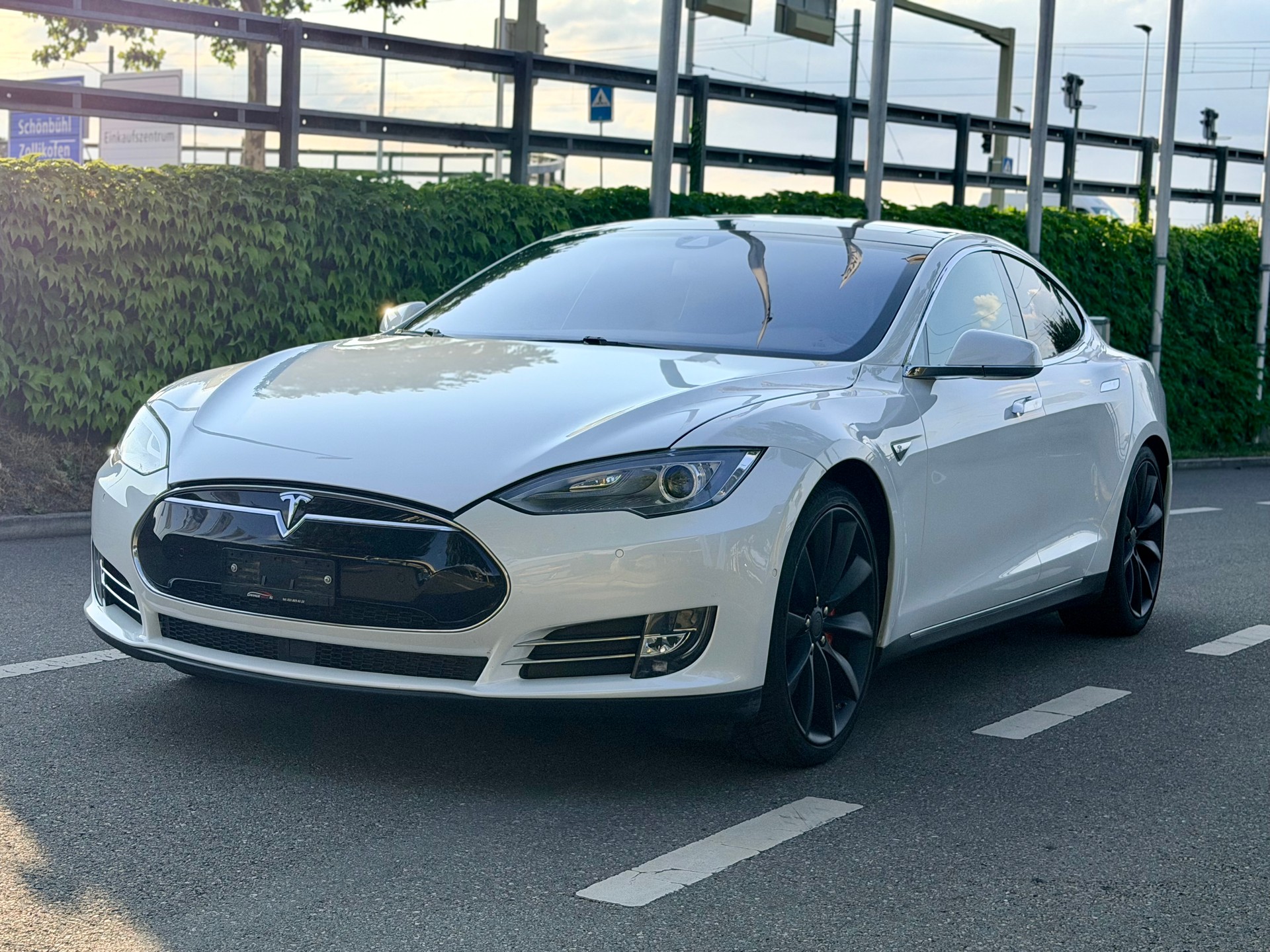 TESLA Model S 85 D Performance-image-3