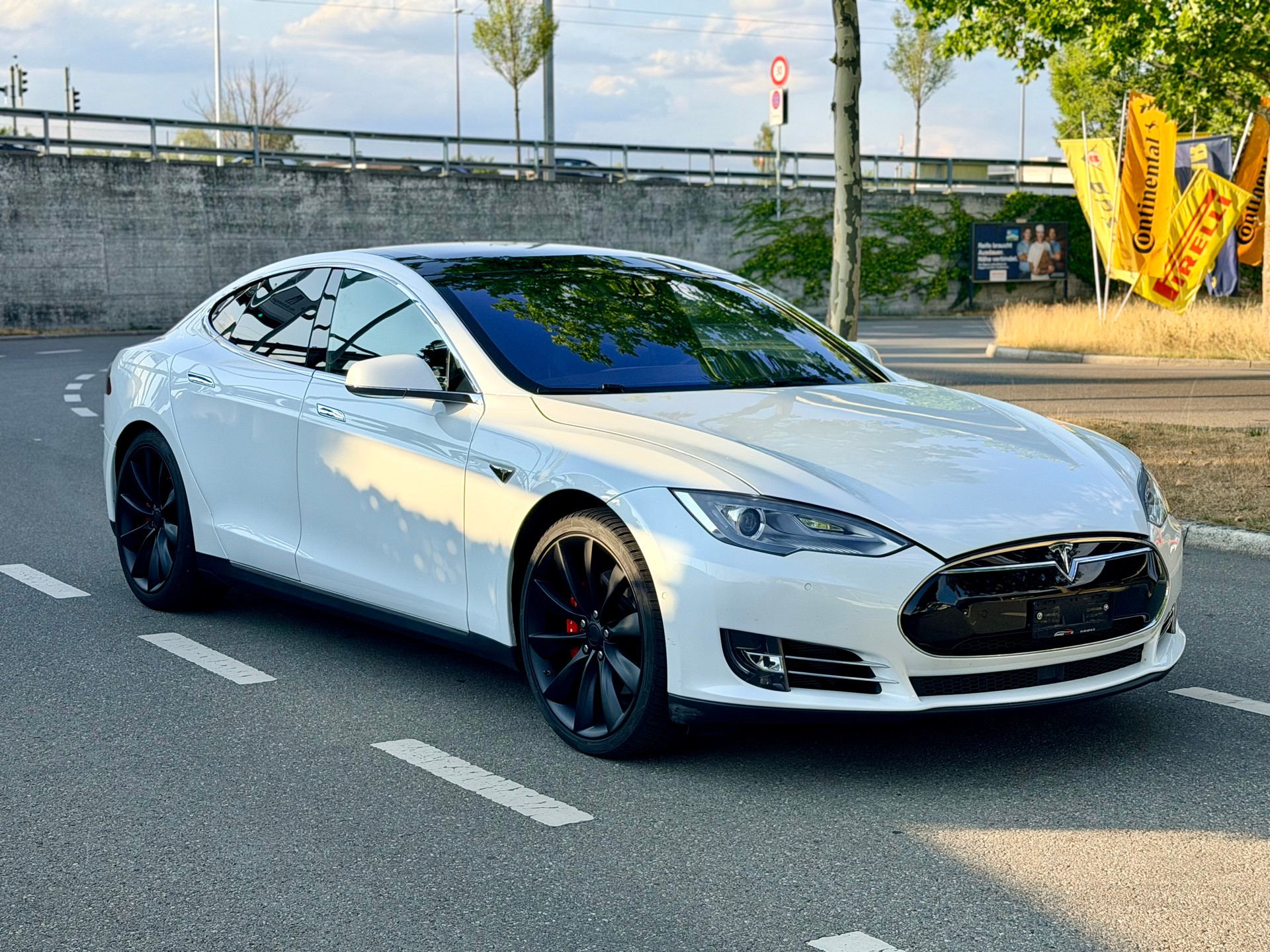 TESLA Model S 85 D Performance-image-0