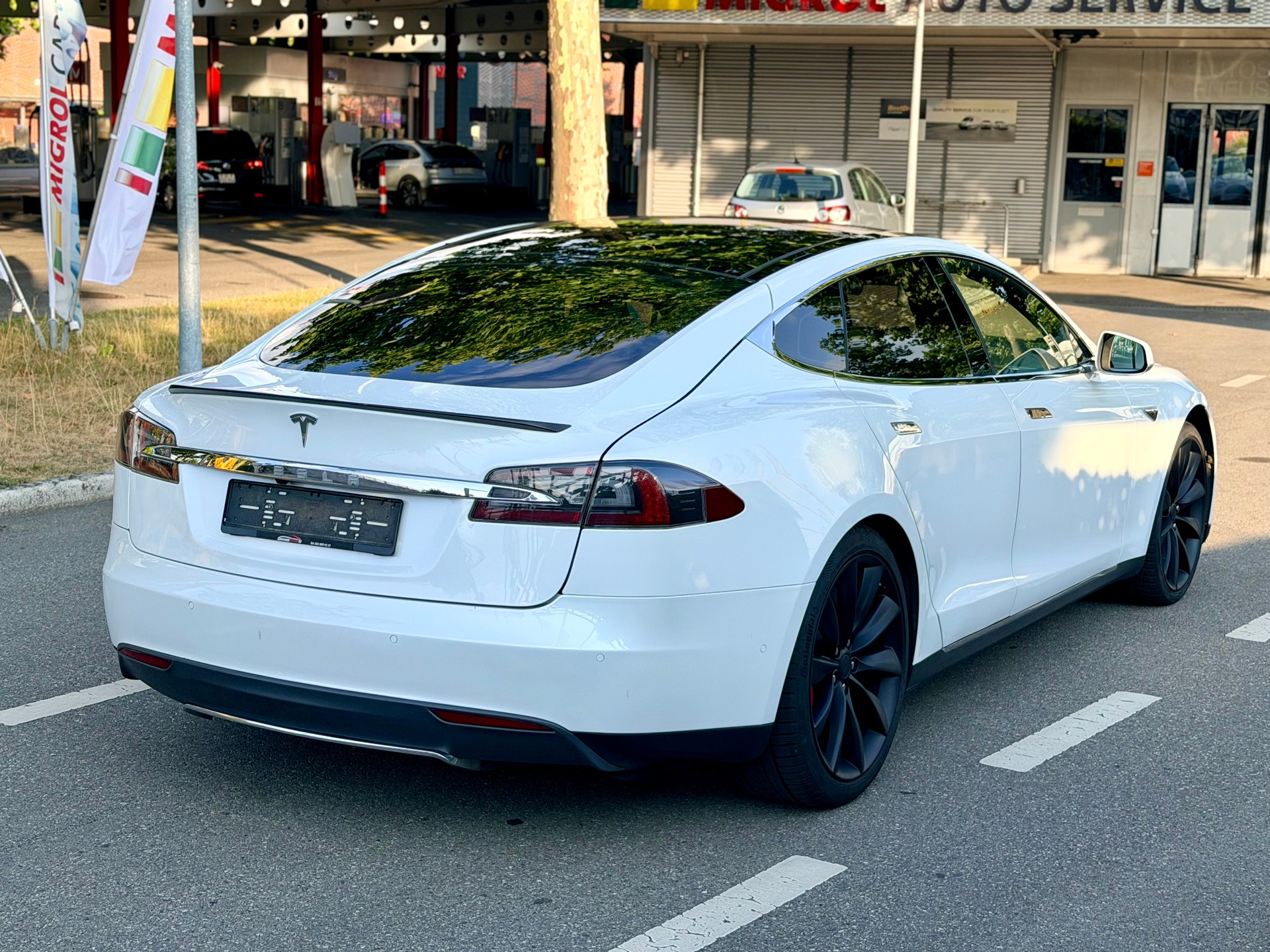 TESLA Model S 85 D Performance-image-4